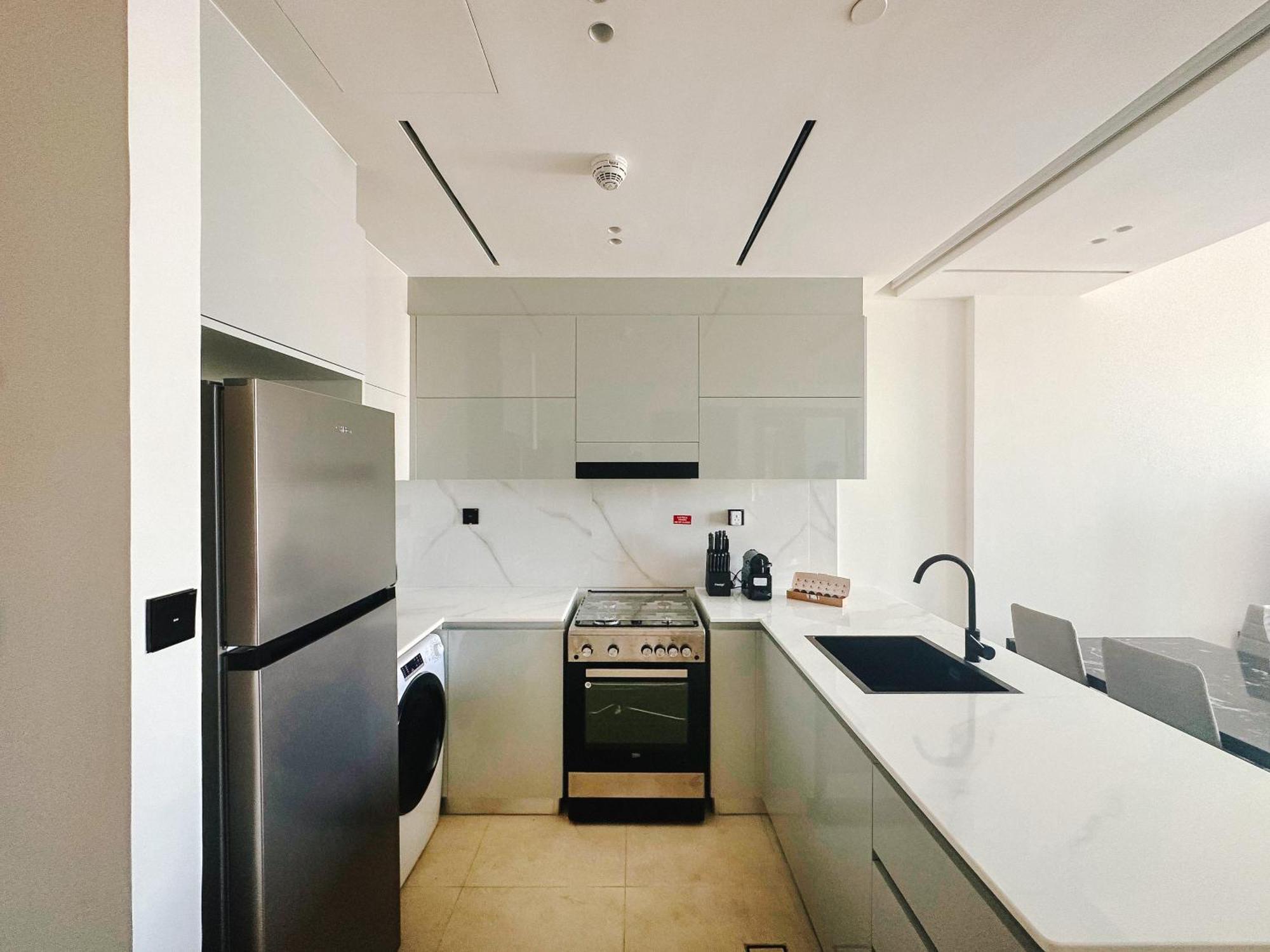 Apartment Waterfront With Burj Khalifa Views In Business Bay Dubai