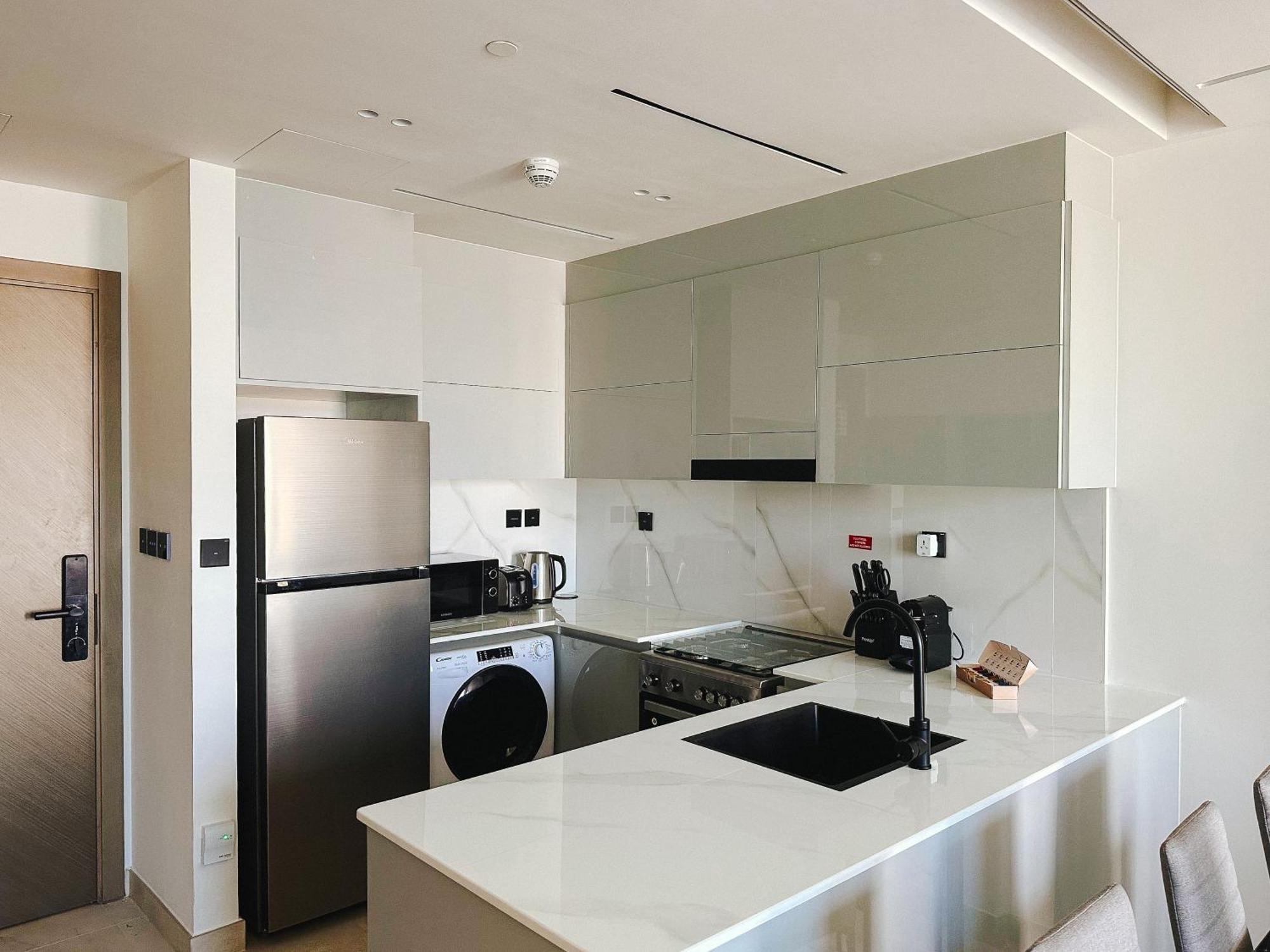 Apartment Waterfront With Burj Khalifa Views In Business Bay
