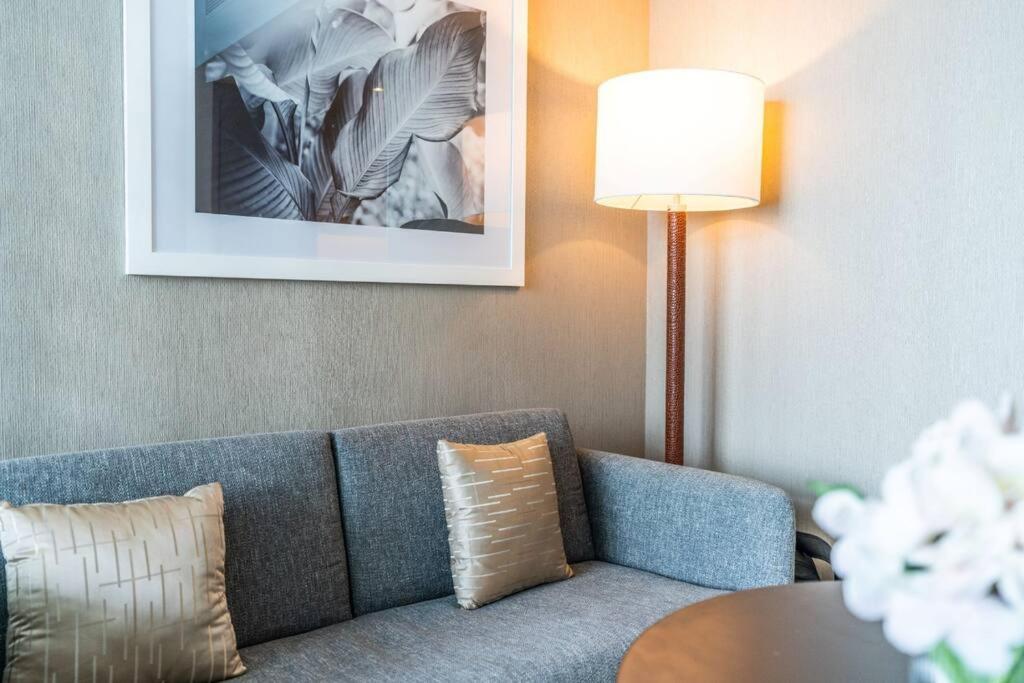 Phineek Homes Luxury With Canal View Damac Maison Prive Business Bay Apartment