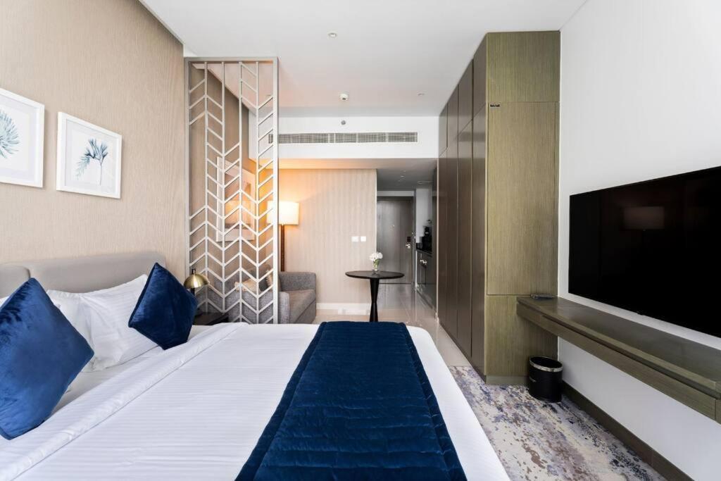 Apartment Phineek Homes Luxury With Canal View Damac Maison Prive Business Bay Dubai
