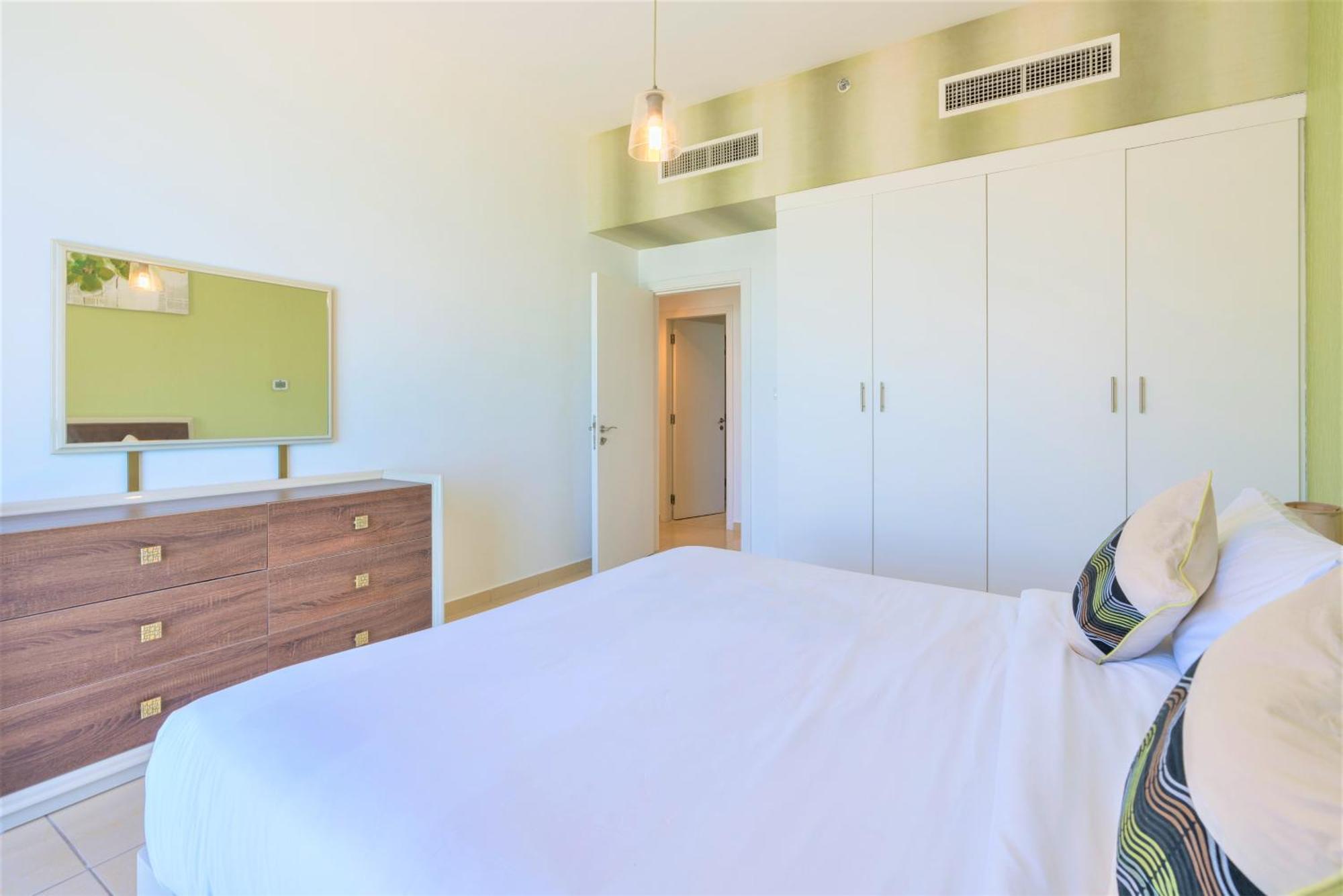Stunning Front Eye View Jbr Apartment