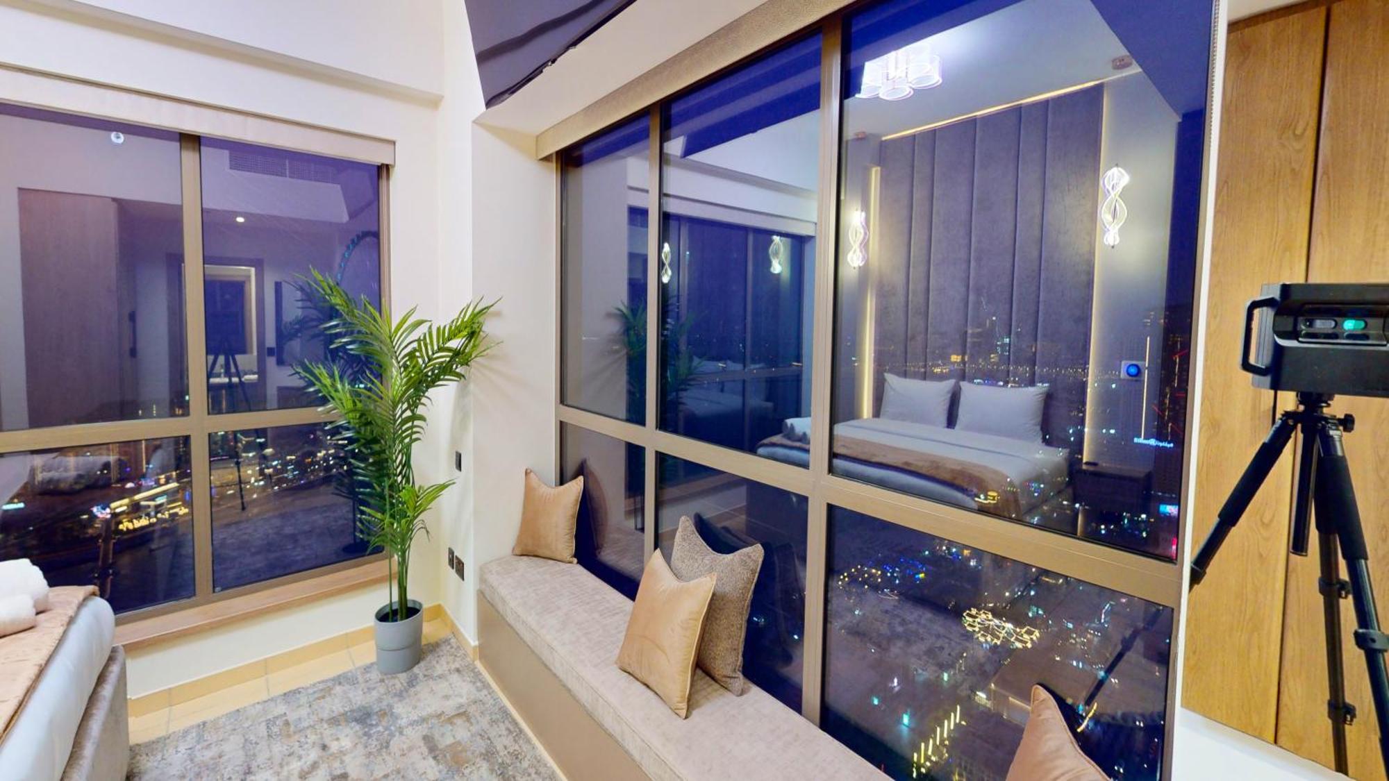 Amazing Views Eye & Palm