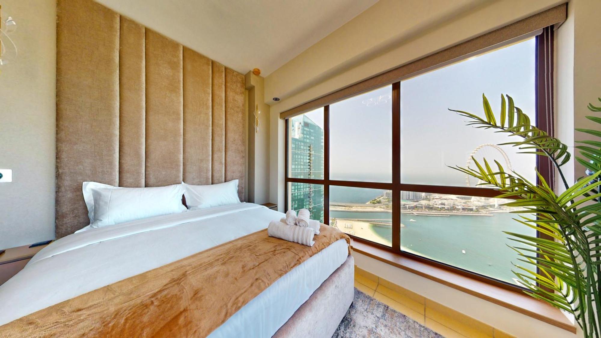 Amazing Views Eye & Palm Dubai