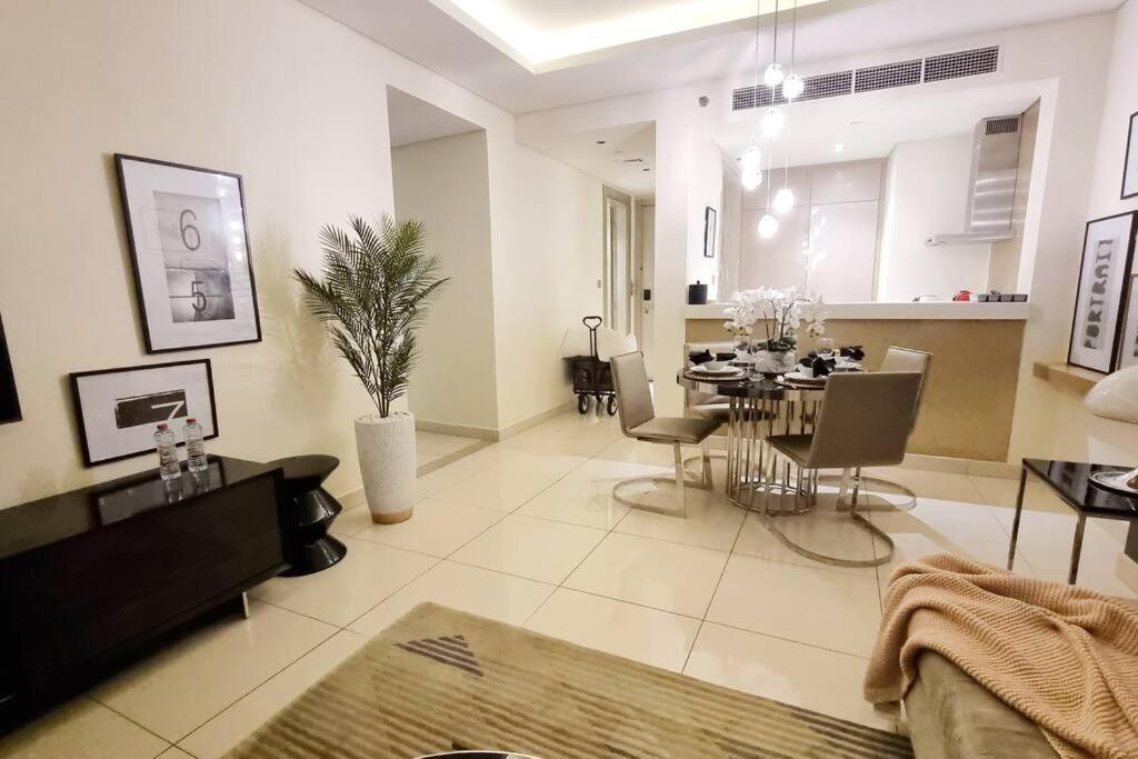 Luxury Paramount A662 Apartment Dubai