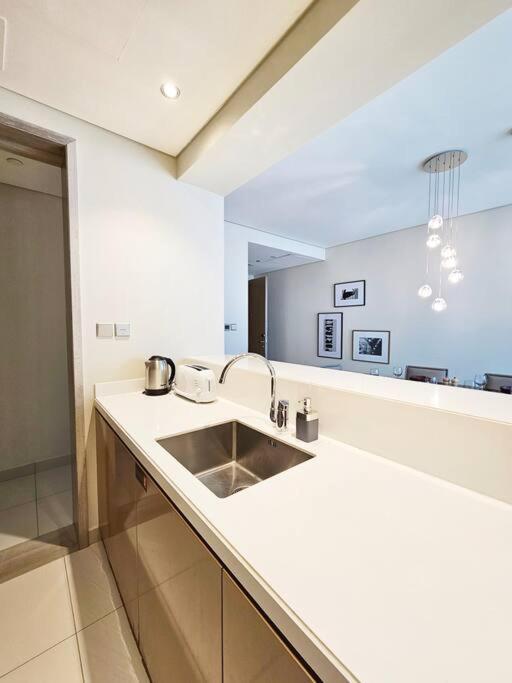 Luxury Paramount D111 Apartment