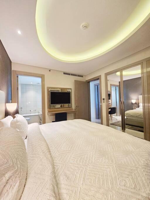 Apartment Luxury Paramount D111 Dubai