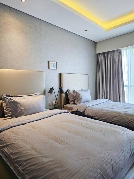 Luxury Paramount D111 Apartment *