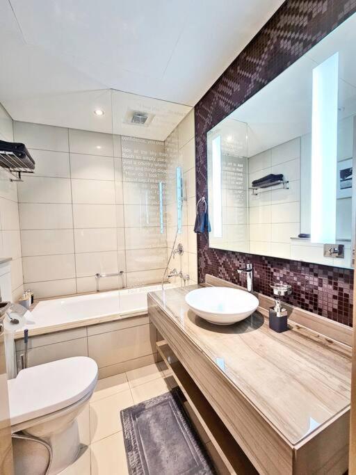 Luxury Paramount D111 Apartment Dubai