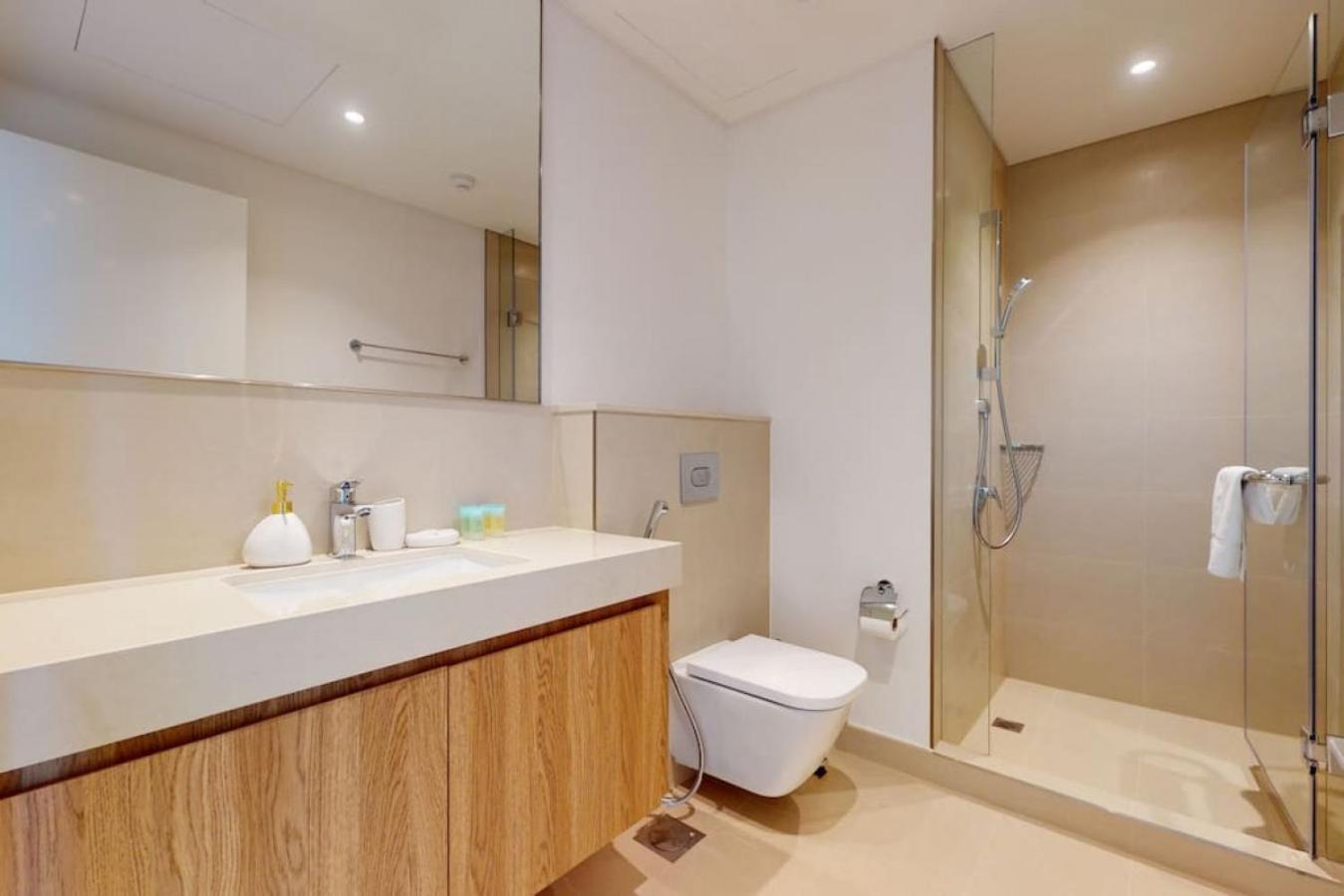 Downtown Views 2 - Gorgeous Three Bedroom Daire