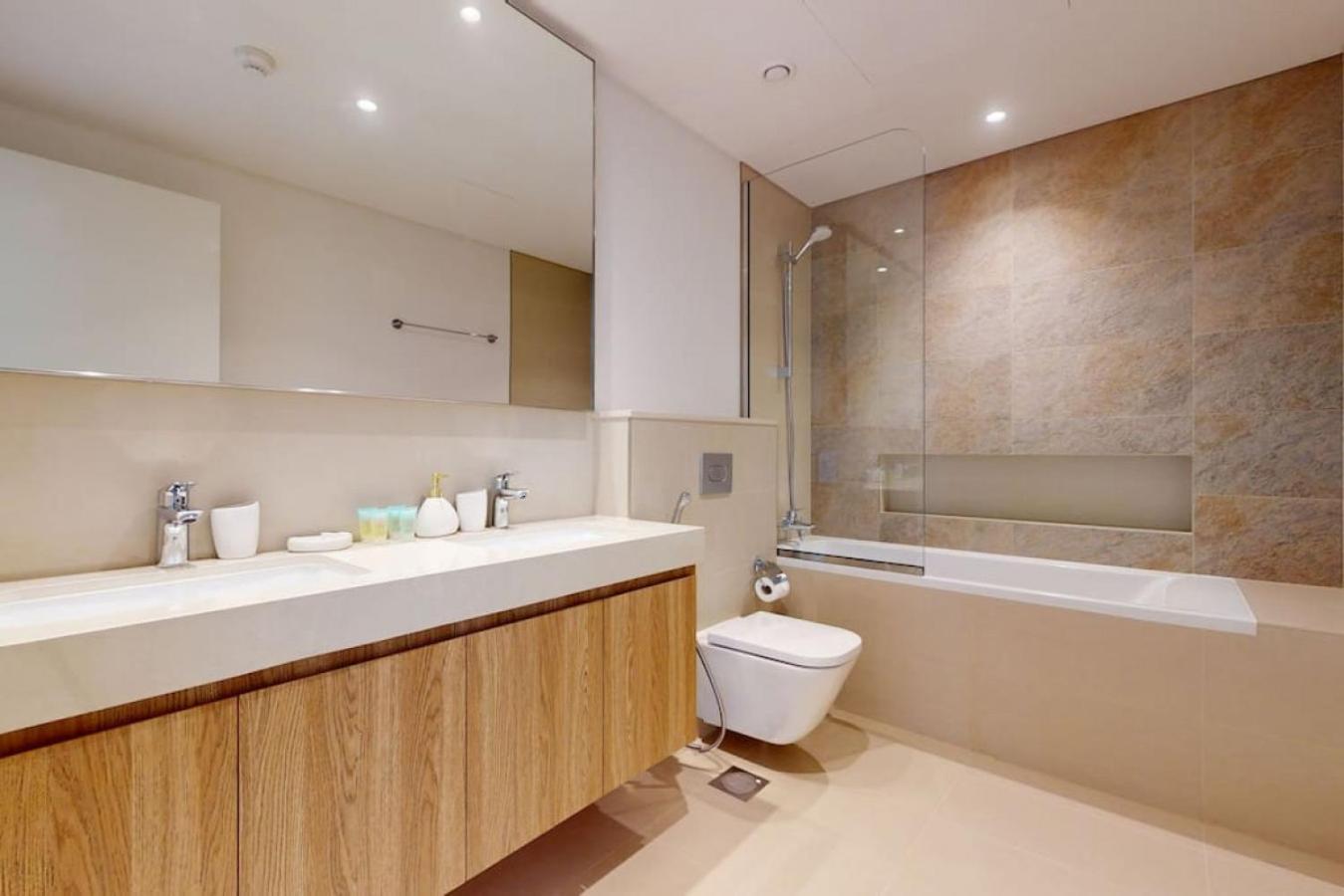 Daire Downtown Views 2 - Gorgeous Three Bedroom *