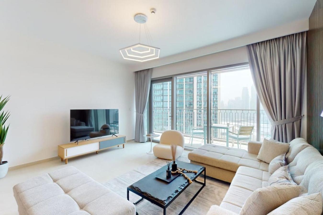 Downtown Views 2 - Gorgeous Three Bedroom Daire Dubai