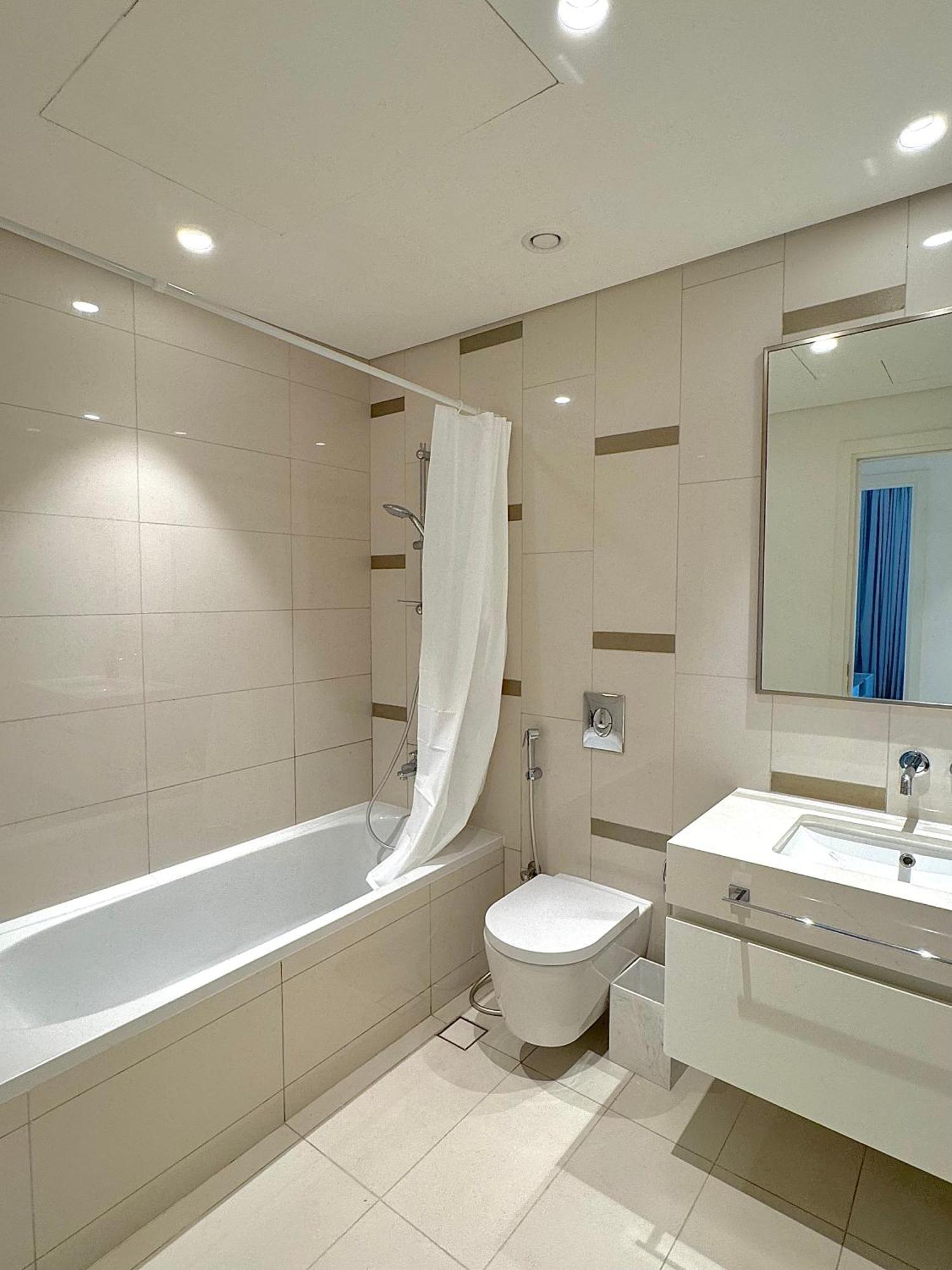 Luxury 2 Bedroom With Sea Views & Private Access * Dubai