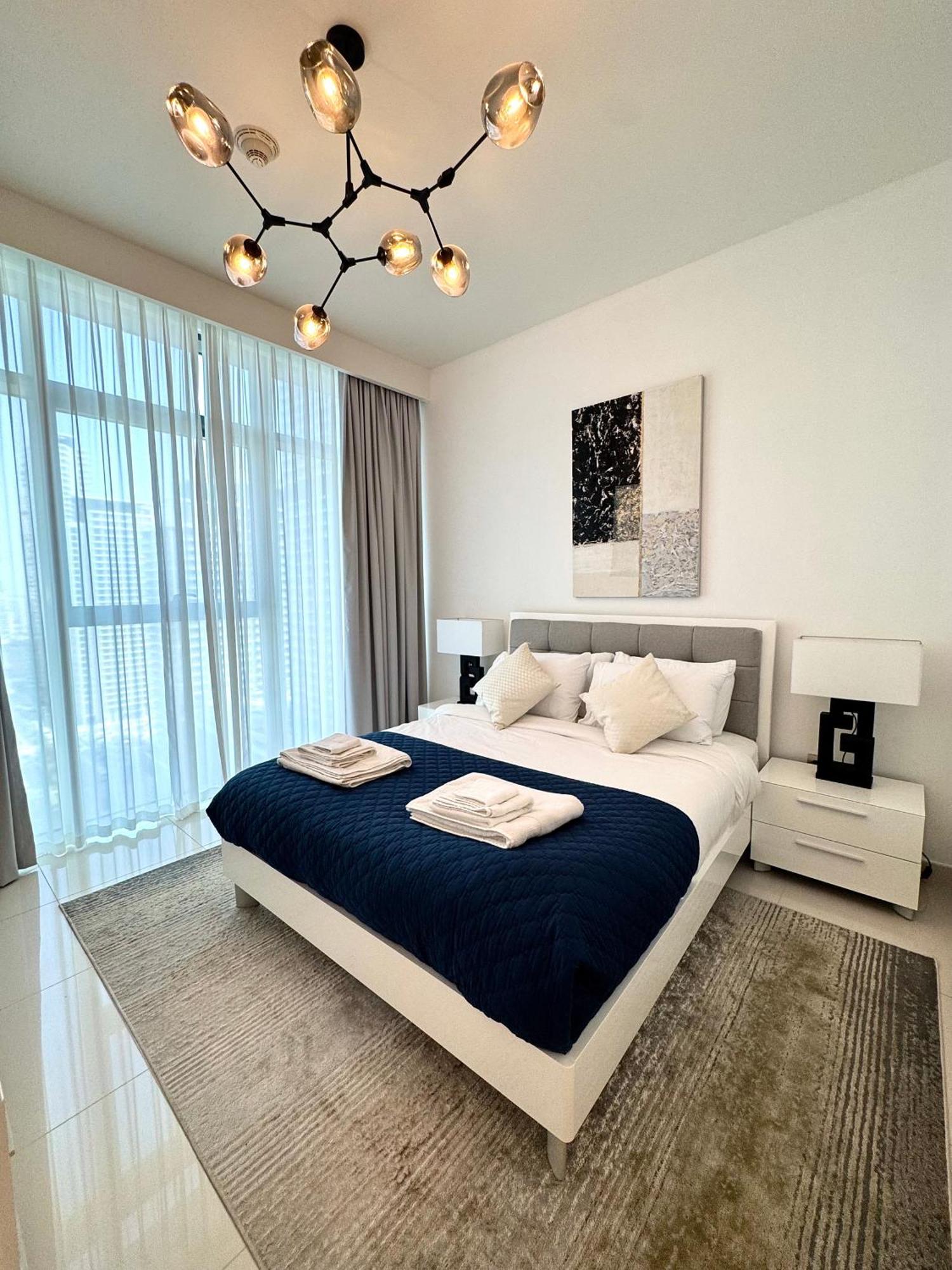 Luxury 2 Bedroom With Sea Views & Private Access Apartment