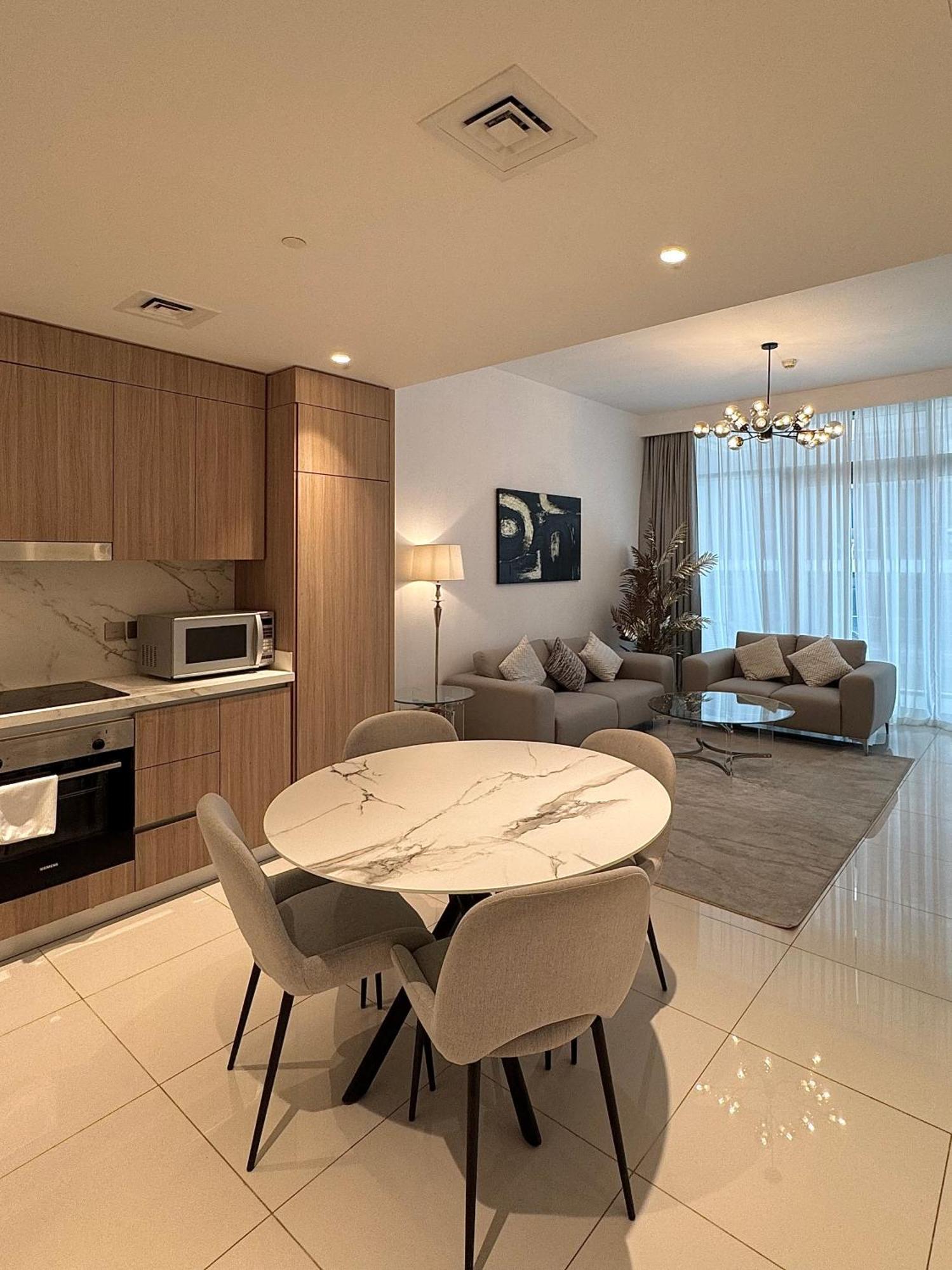 Luxury 2 Bedroom With Sea Views & Private Access Apartment Dubai