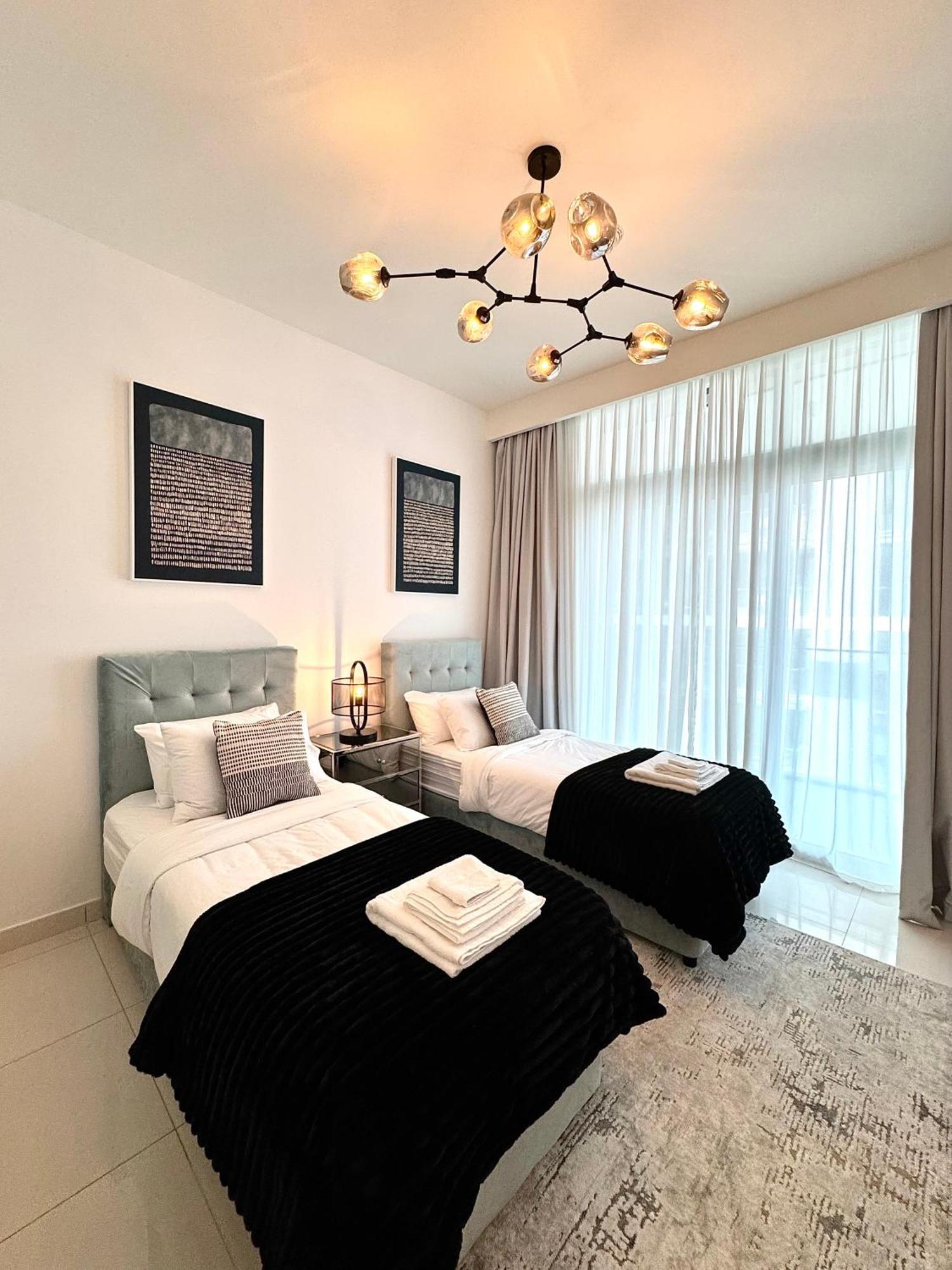 Luxury 2 Bedroom With Sea Views & Private Access Dubai