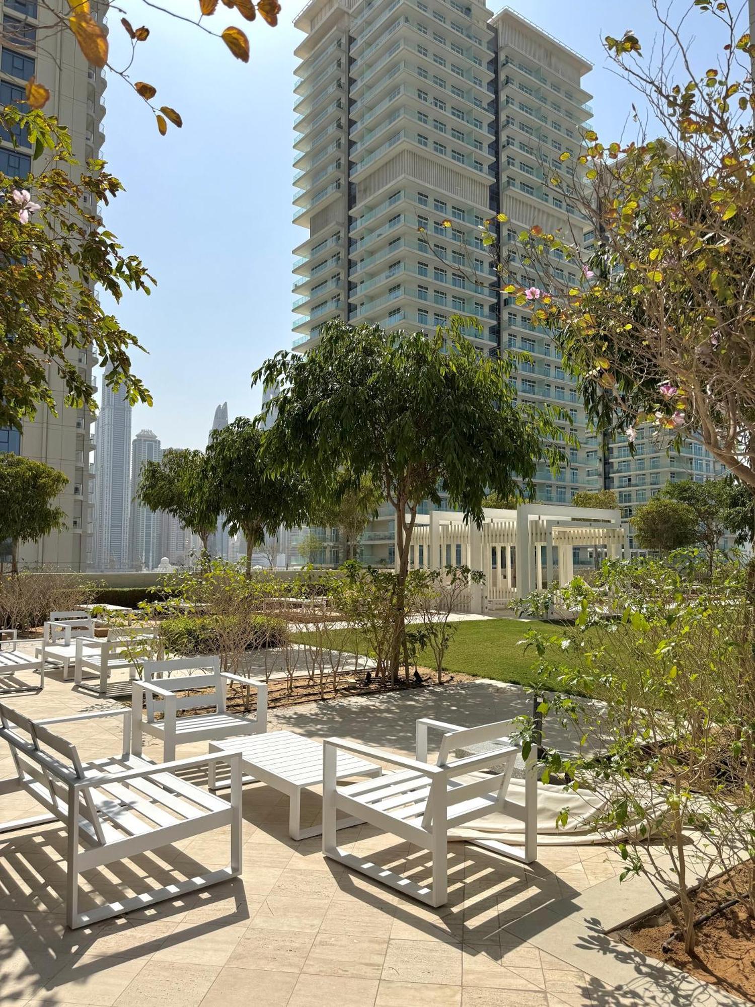 Luxury 2 Bedroom With Sea Views & Private Access Apartment