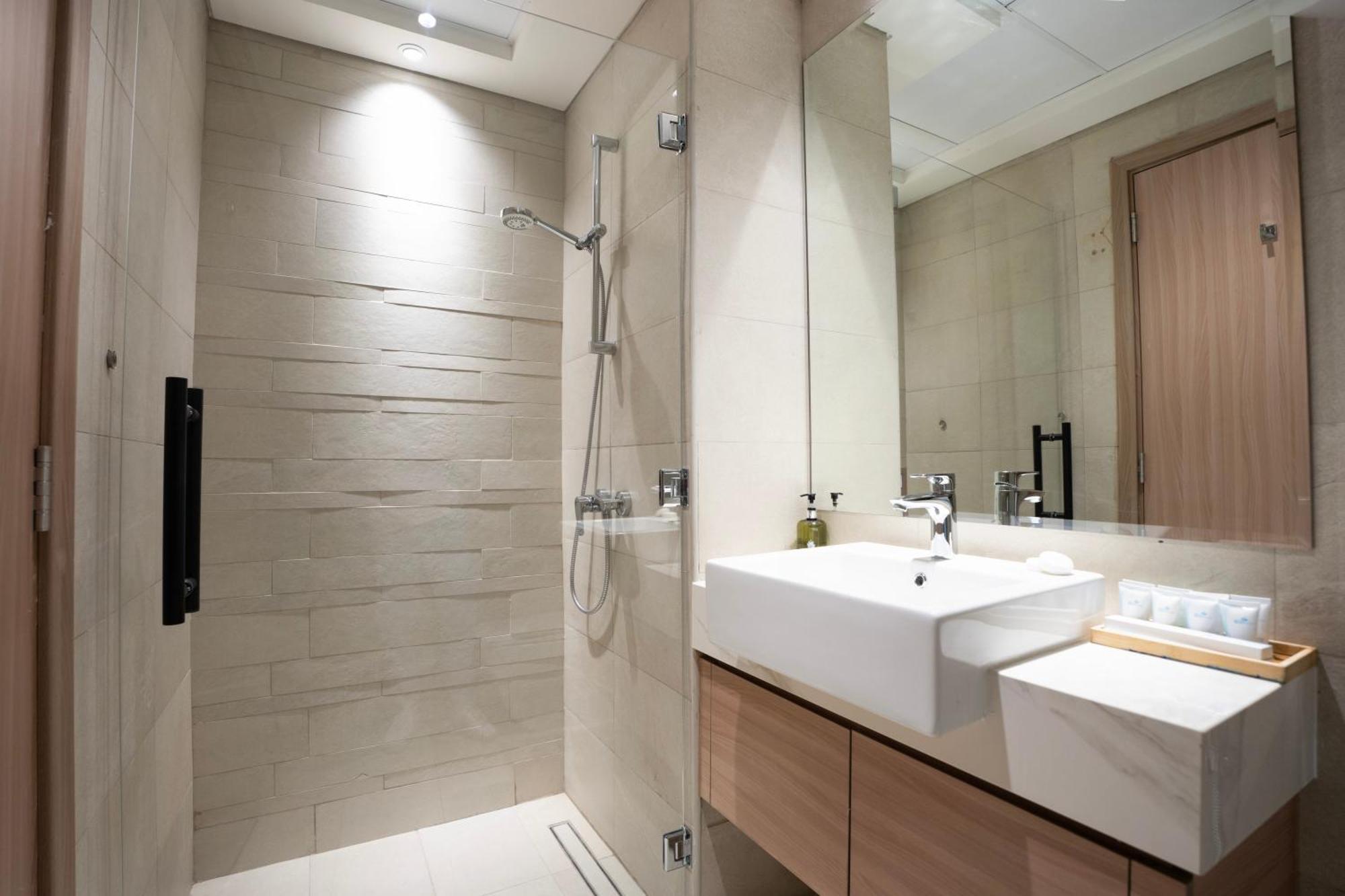Modern In Azizi Riviera 45 Apartment Dubai