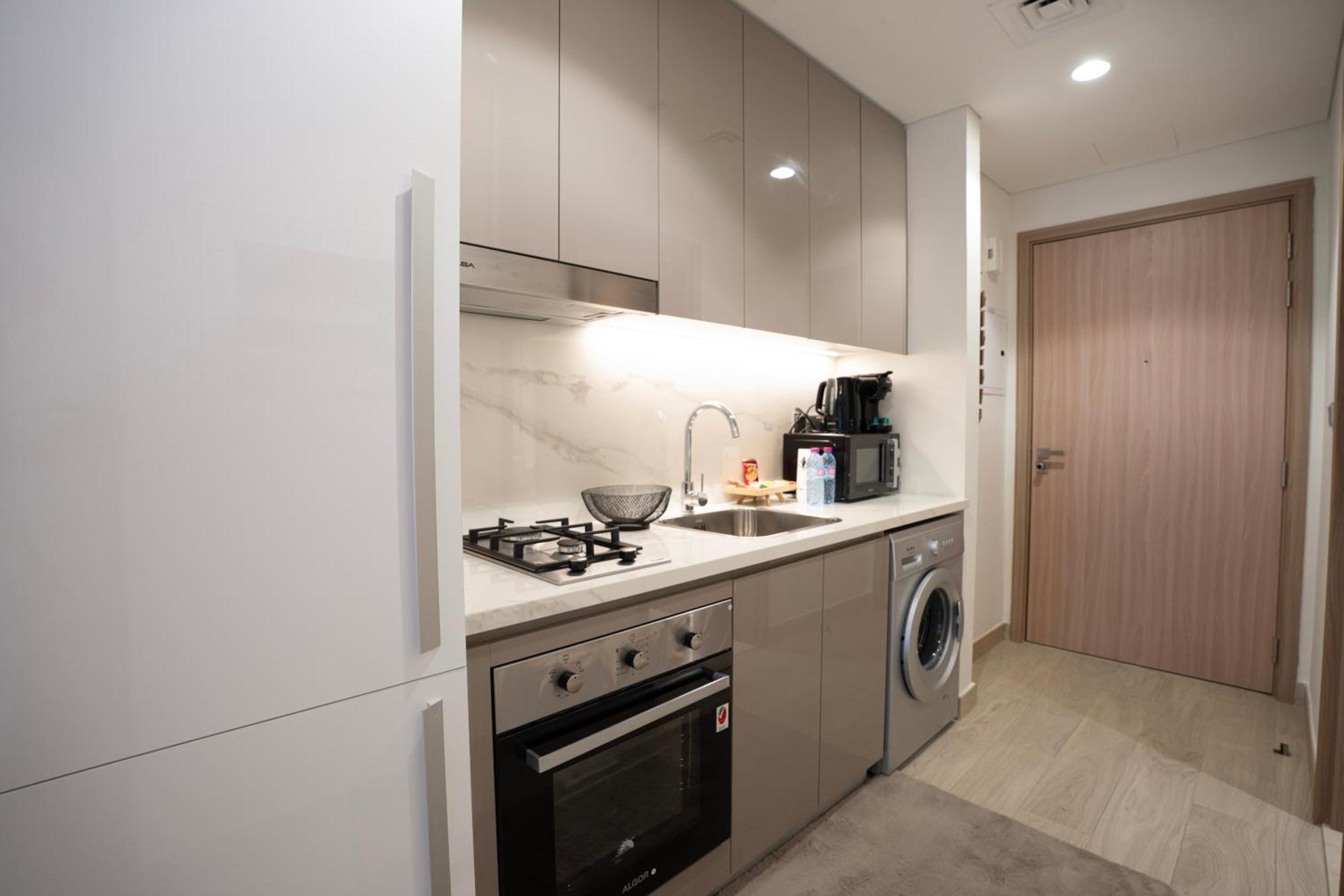 Apartment Modern In Azizi Riviera 45 Dubai