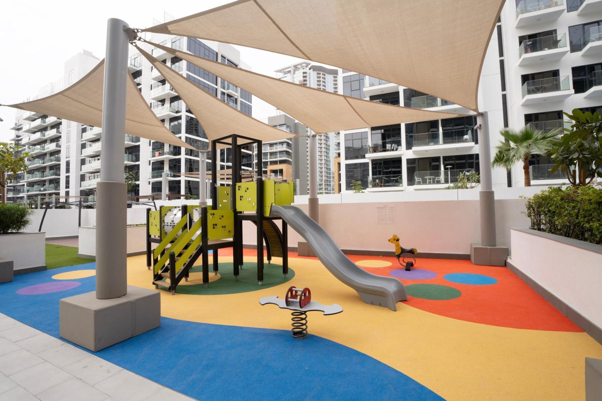 Modern In Azizi Riviera 45 *
