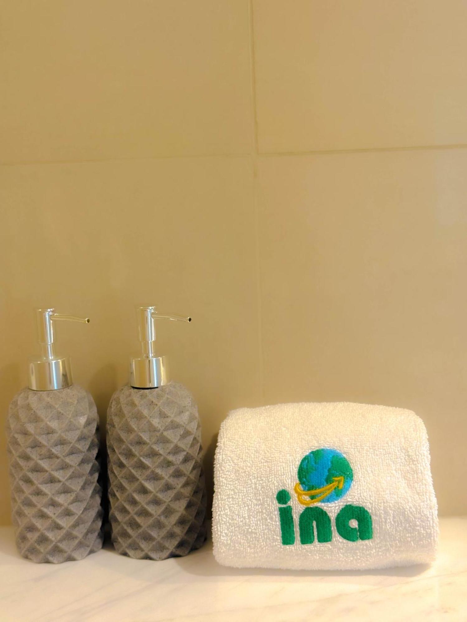 Ina Homes - Burj Royal 1 Bedroom Stylish Apartment *