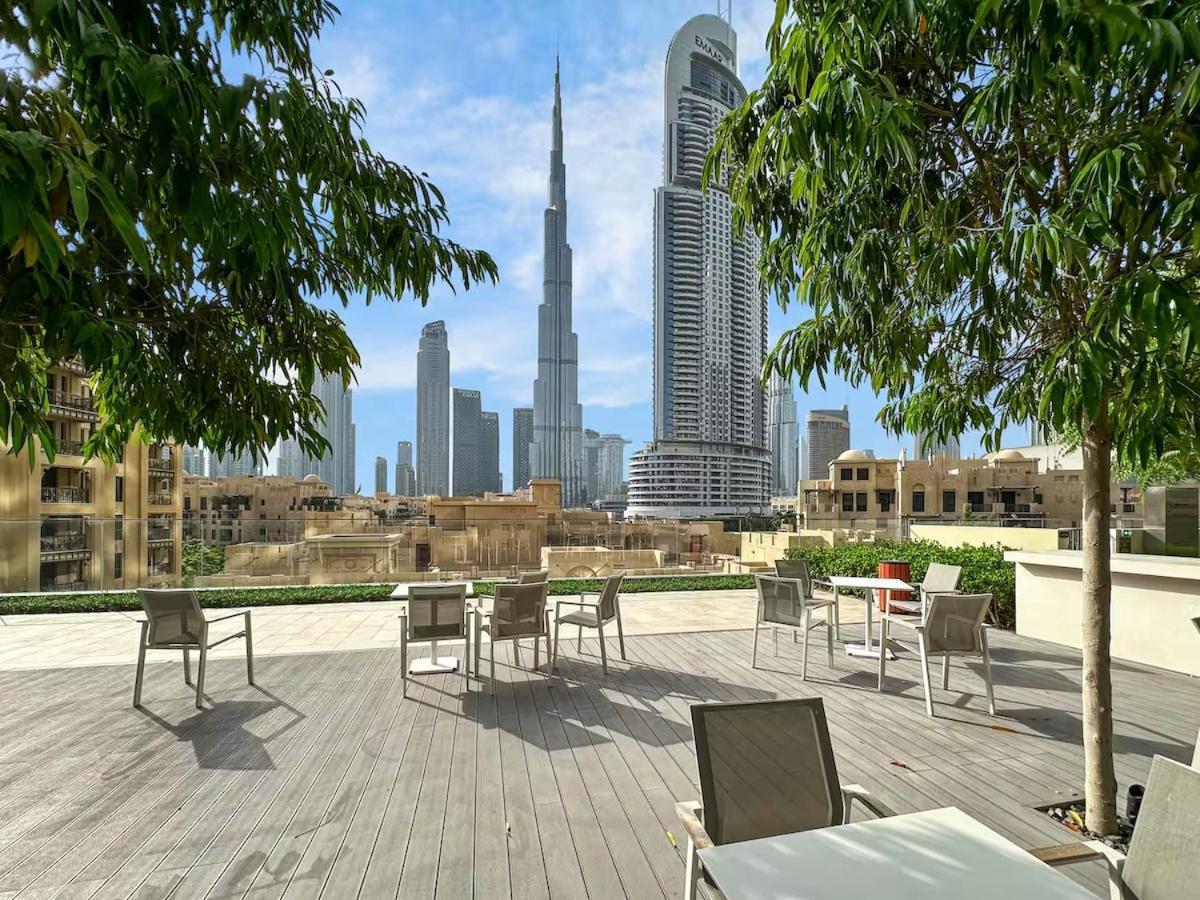 Walk To Mall- Enjoy Burj Khalifa Show Dubai