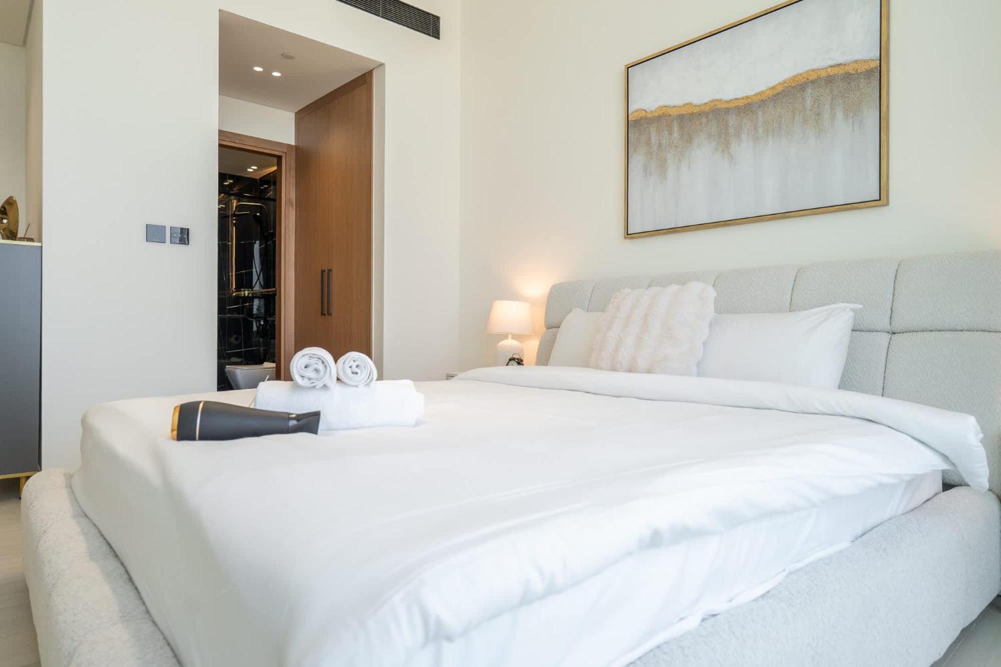 Skyline Views In 1 Bedroom At Binghatti Onyx Apartment *