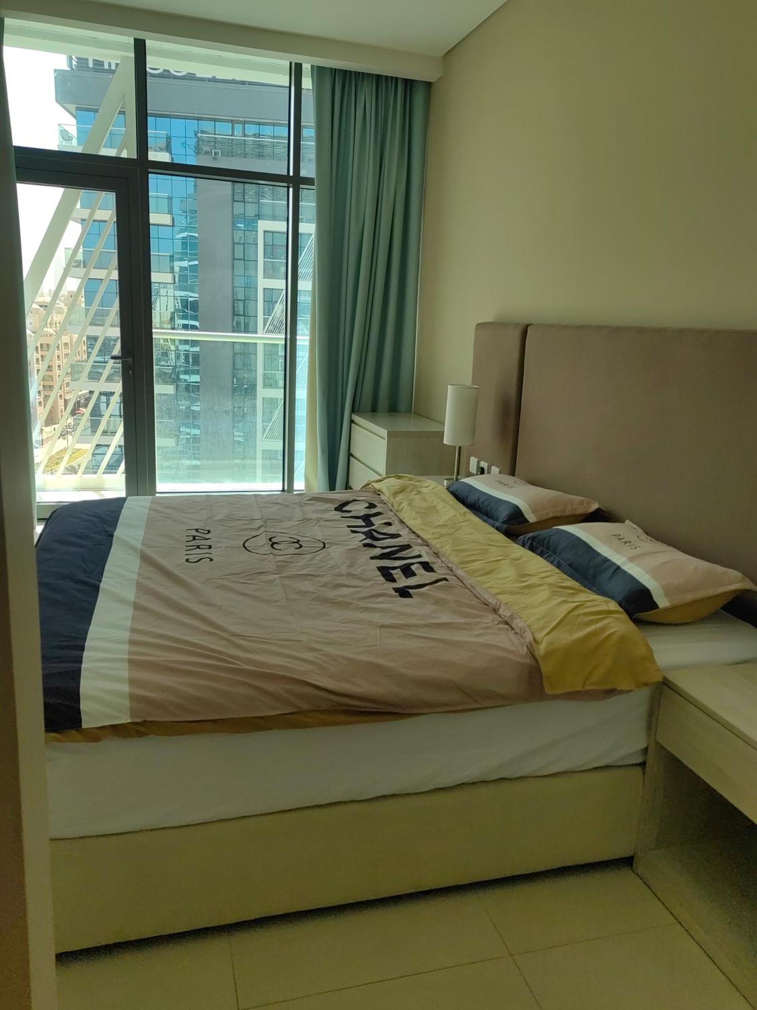 7 Palm Jumeirah One Bedroom Apartment *