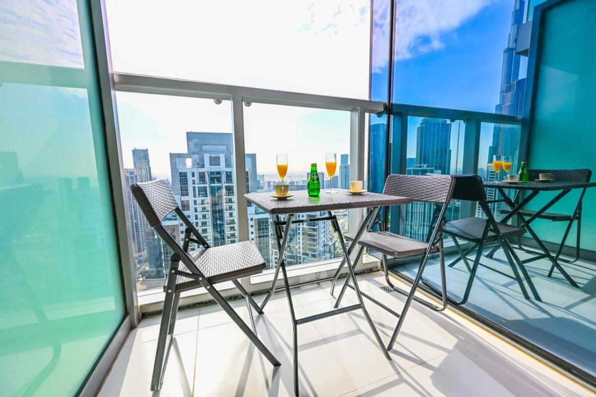 New 2 Bed Burj Khalifa View, 64th Floor Infinity Pool Apartment Dubai
