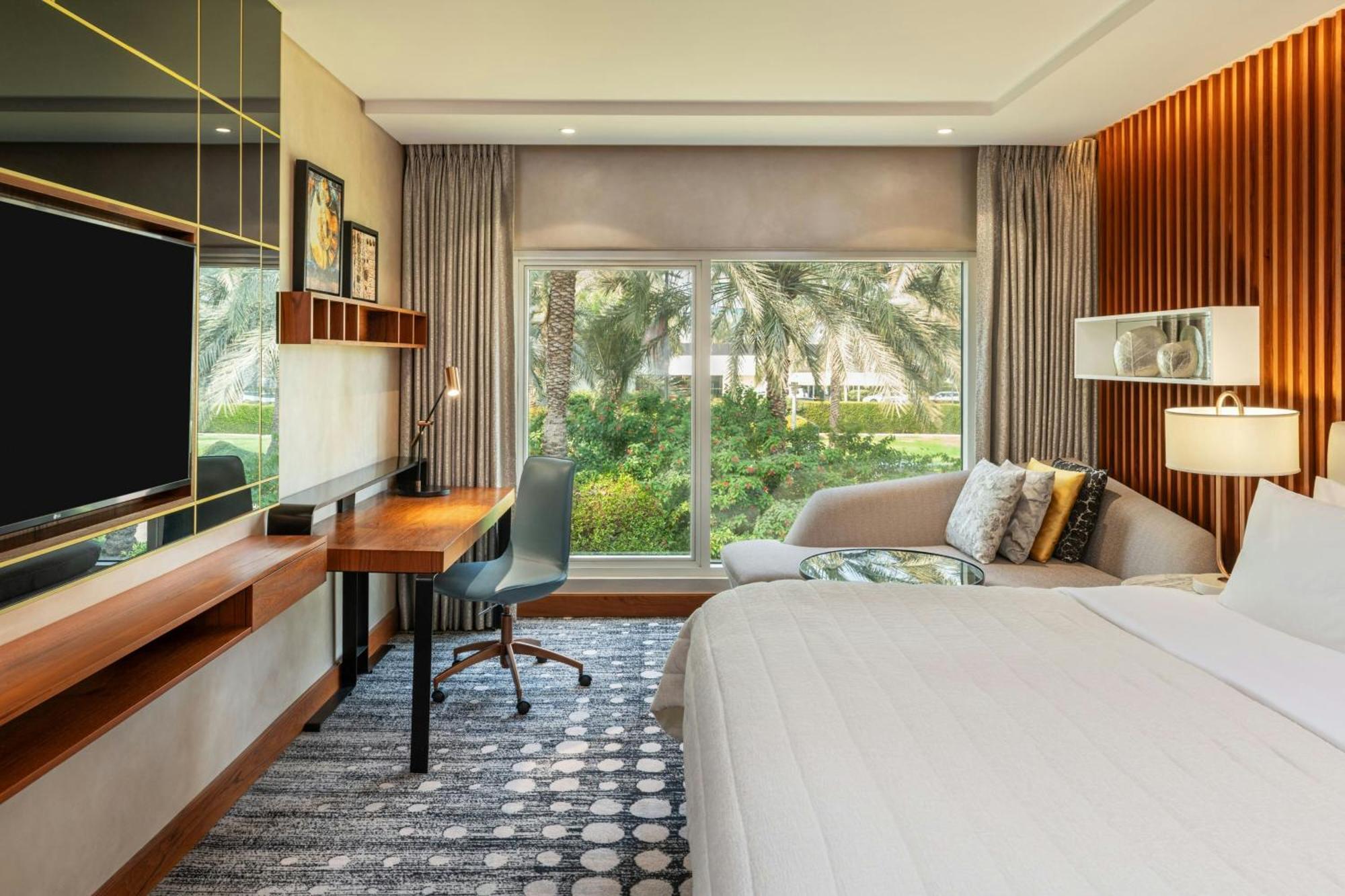 Le Meridien & Conference Centre Hotel