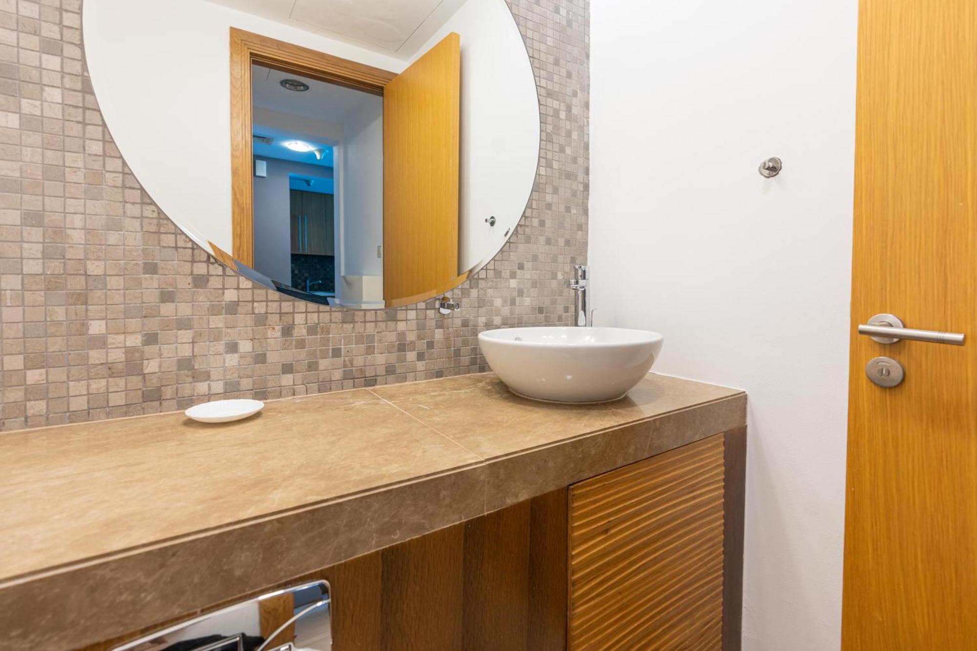 Vacay Lettings 1 Bedroom - Iris Blue Tower Marina View *