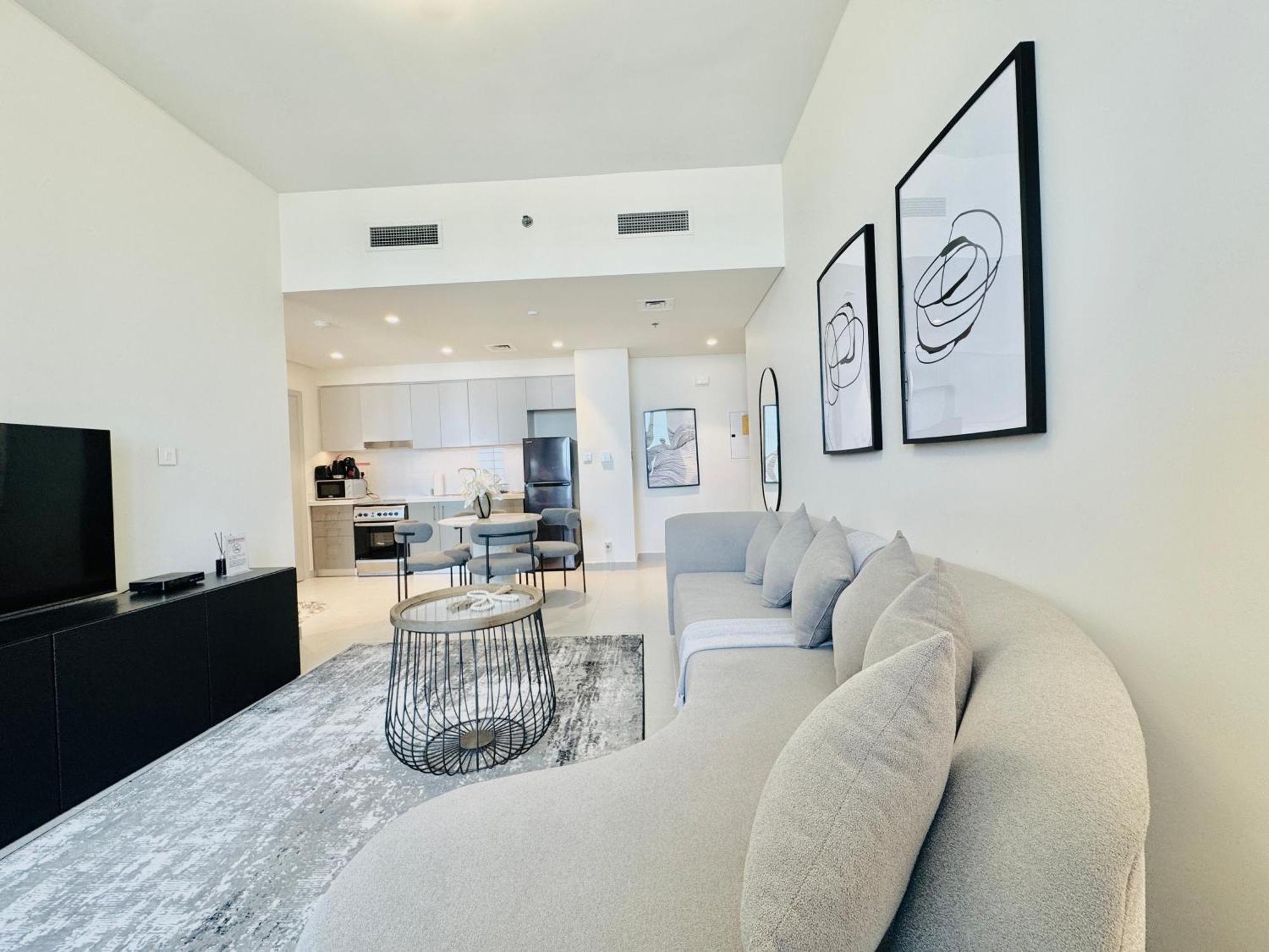 Venduras Homes - Tower, Downtown Apartment