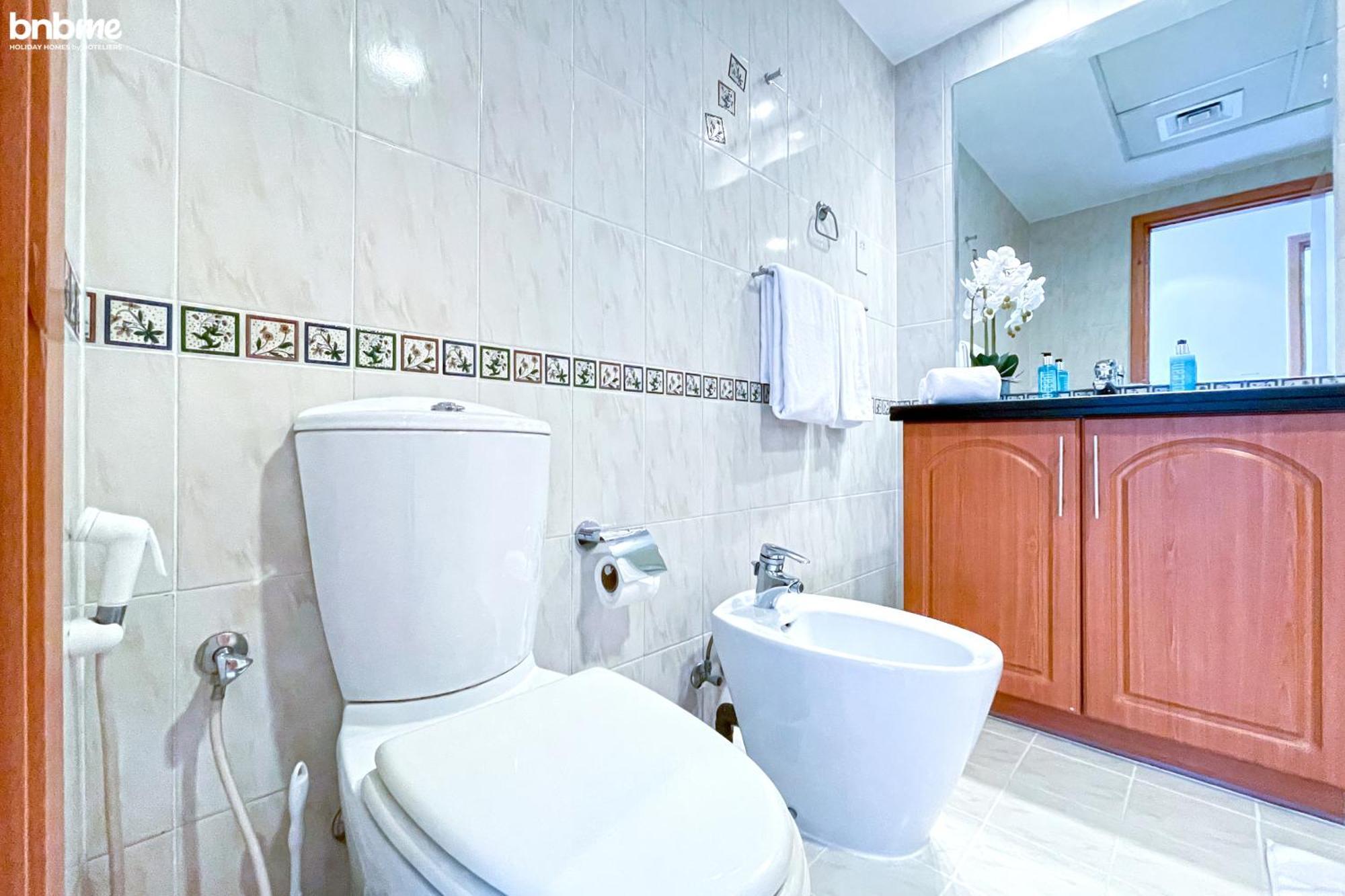 Bnbmehomes - Damac Waves Tower Daire Dubai
