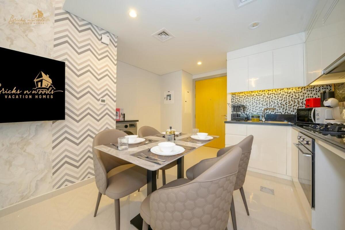 Modern Sunset View 2bhk 6pax Holiday home Dubai