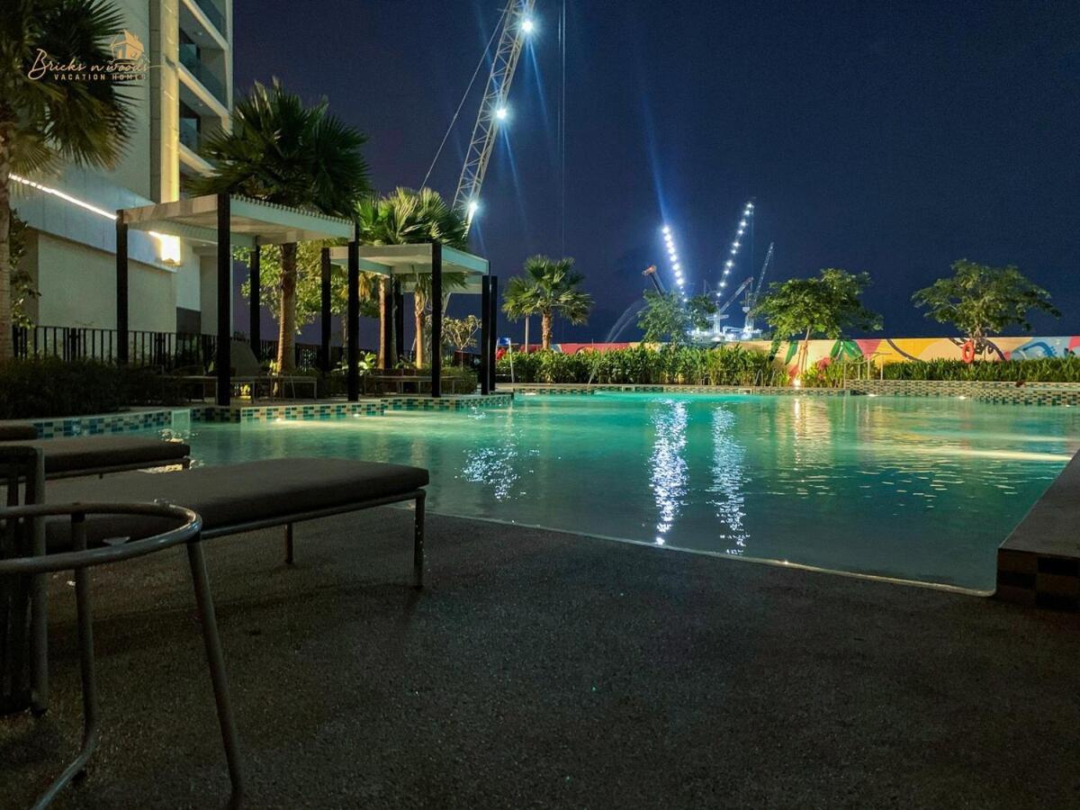 Modern Sunset View 2bhk 6pax Holiday home Dubai