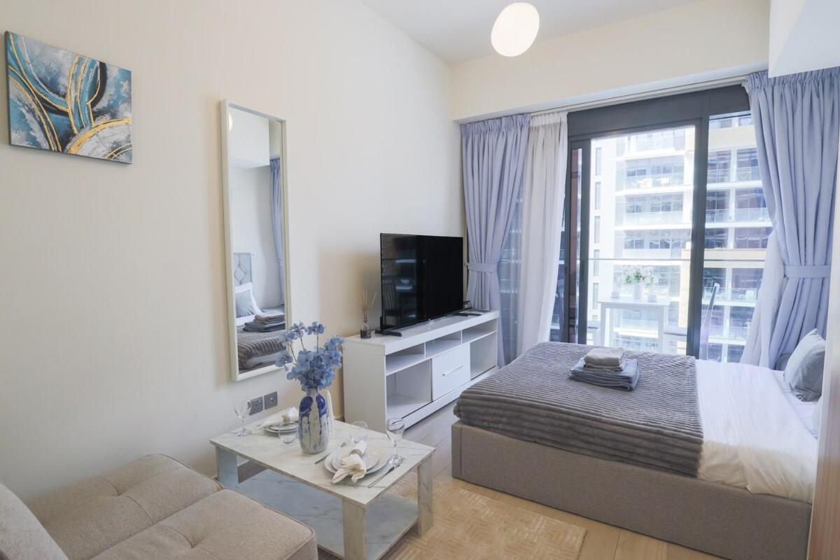 Lovely In Azizi Riviera Apartment Dubai