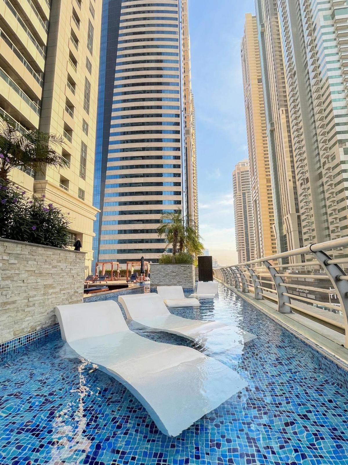 Daire Stunning 1-bedroom With Marina Views