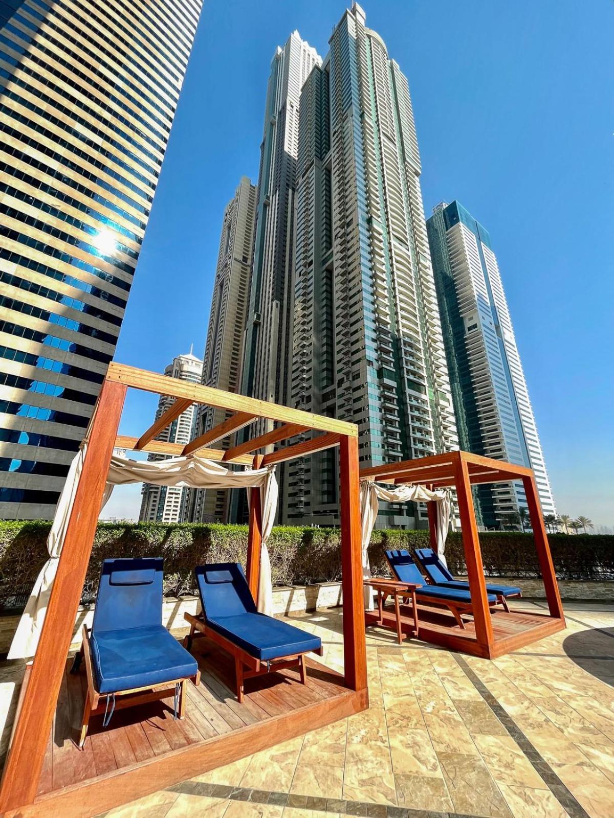 Daire Stunning 1-bedroom With Marina Views