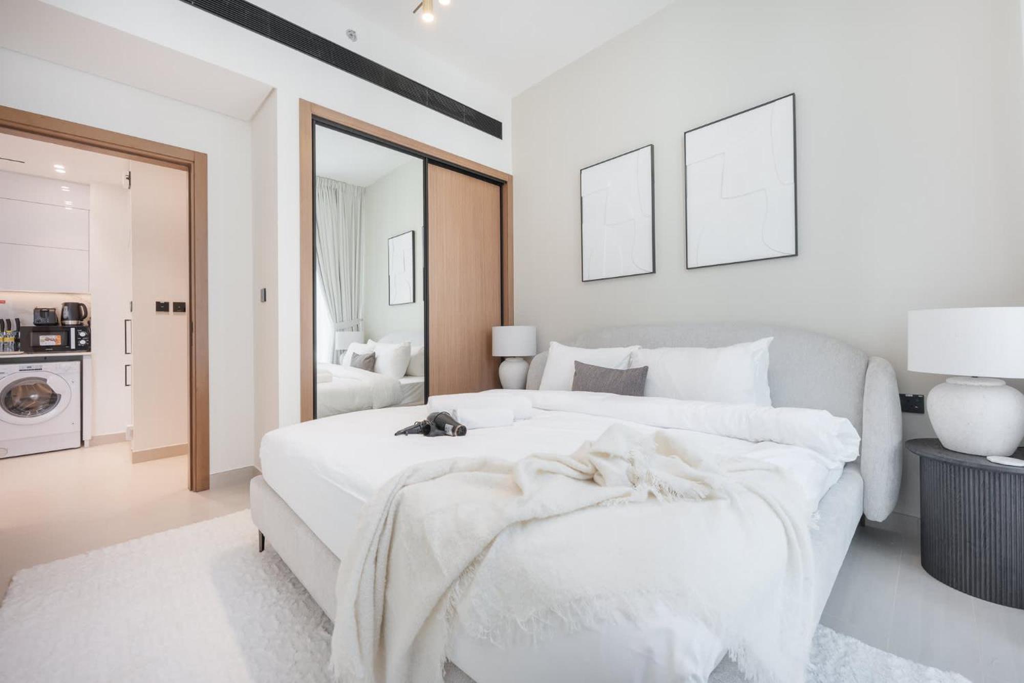 Gorgeous 1 Bedroom In Binghatti House And Sleeps 4 Apartment