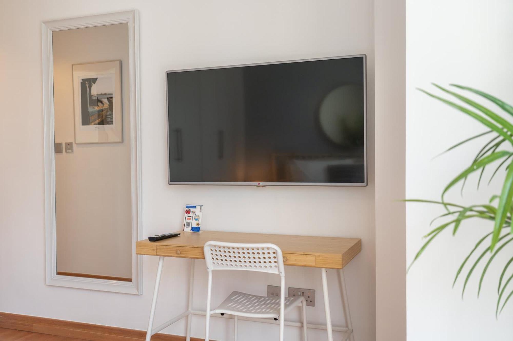 Apartment Cozy 3br With View In Marina! *