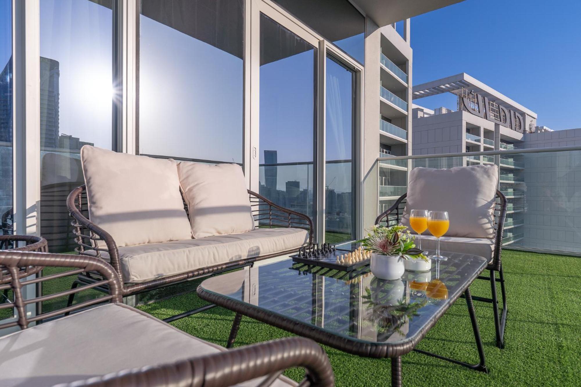 Stunning Burj View - Cozy 2br - 5 Min Mall Apartment