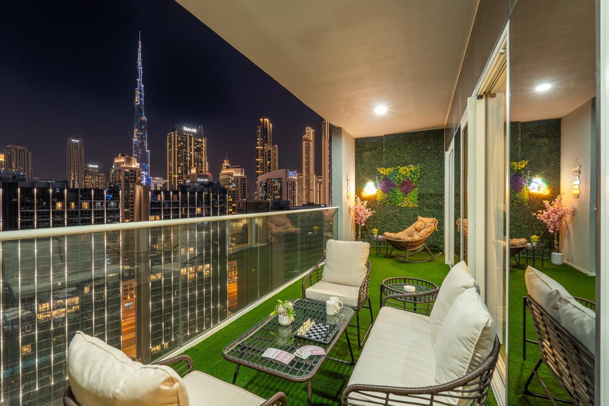 Apartment Stunning Burj View - Cozy 2br - 5 Min Mall *