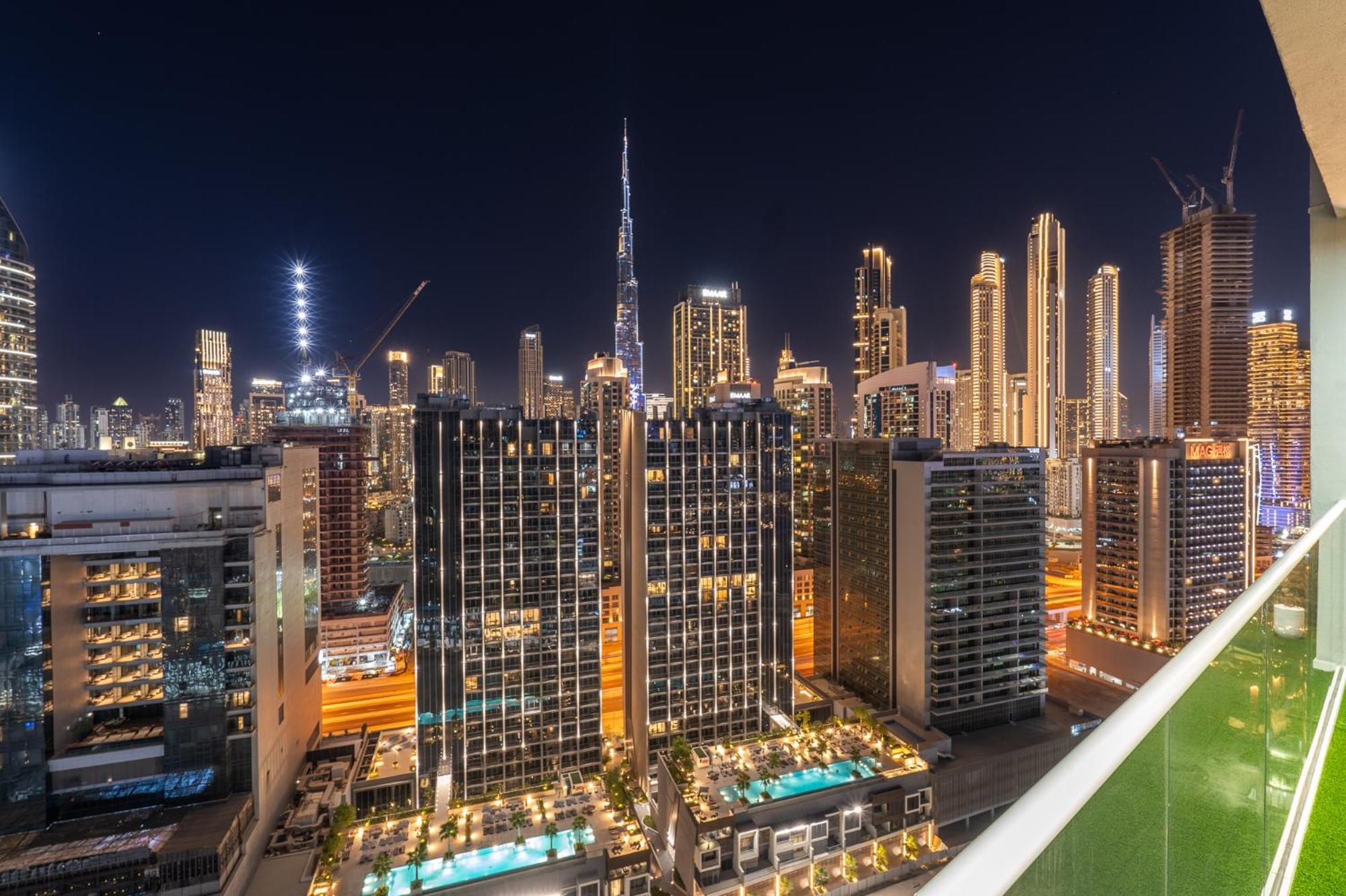 Stunning Burj View - Cozy 2br - 5 Min Mall Apartment *