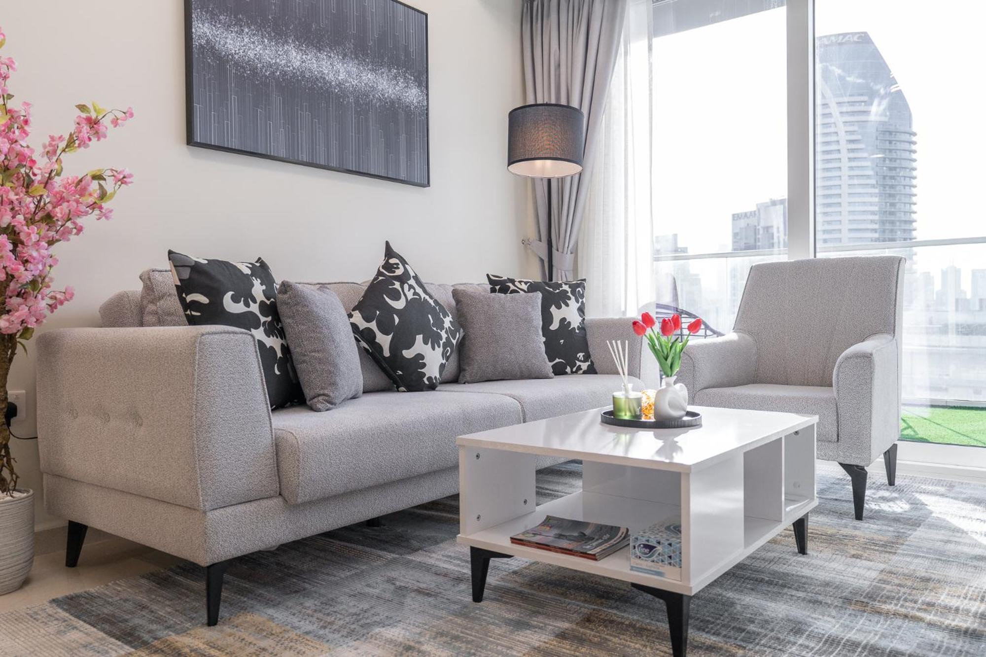 Stunning Burj View - Cozy 2br - 5 Min Mall Apartment Dubai