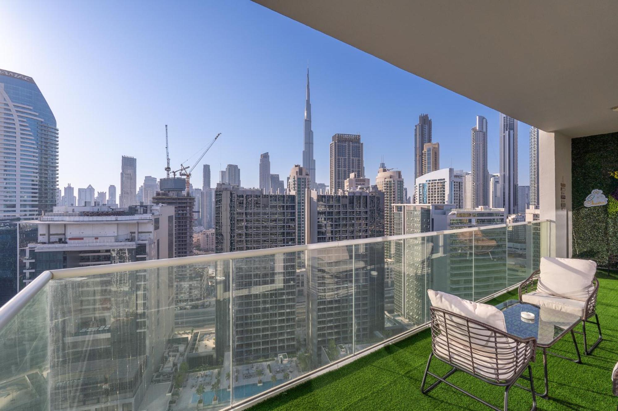 Apartment Stunning Burj View - Cozy 2br - 5 Min Mall