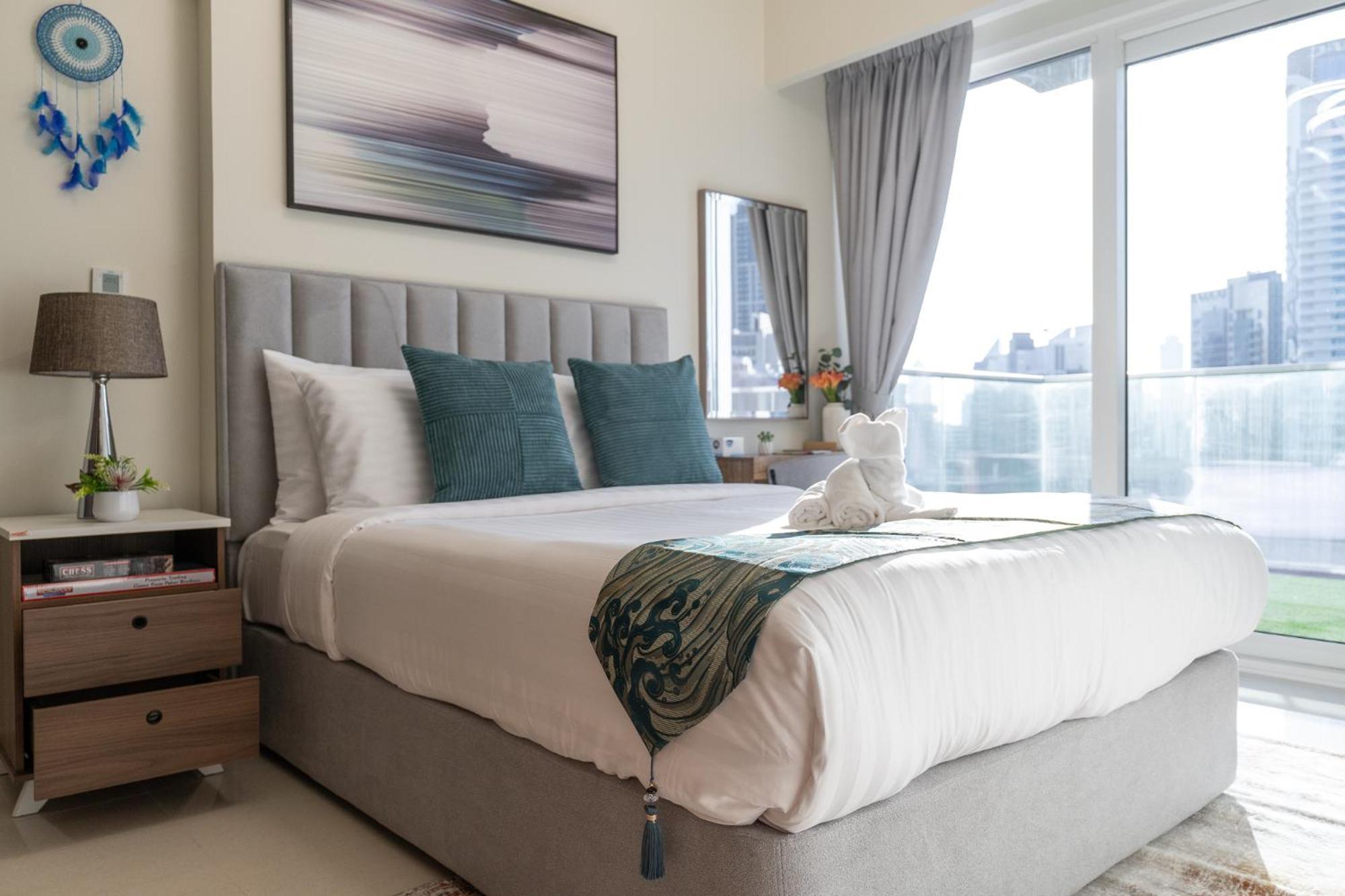 Stunning Burj View - Cozy 2br - 5 Min Mall Apartment