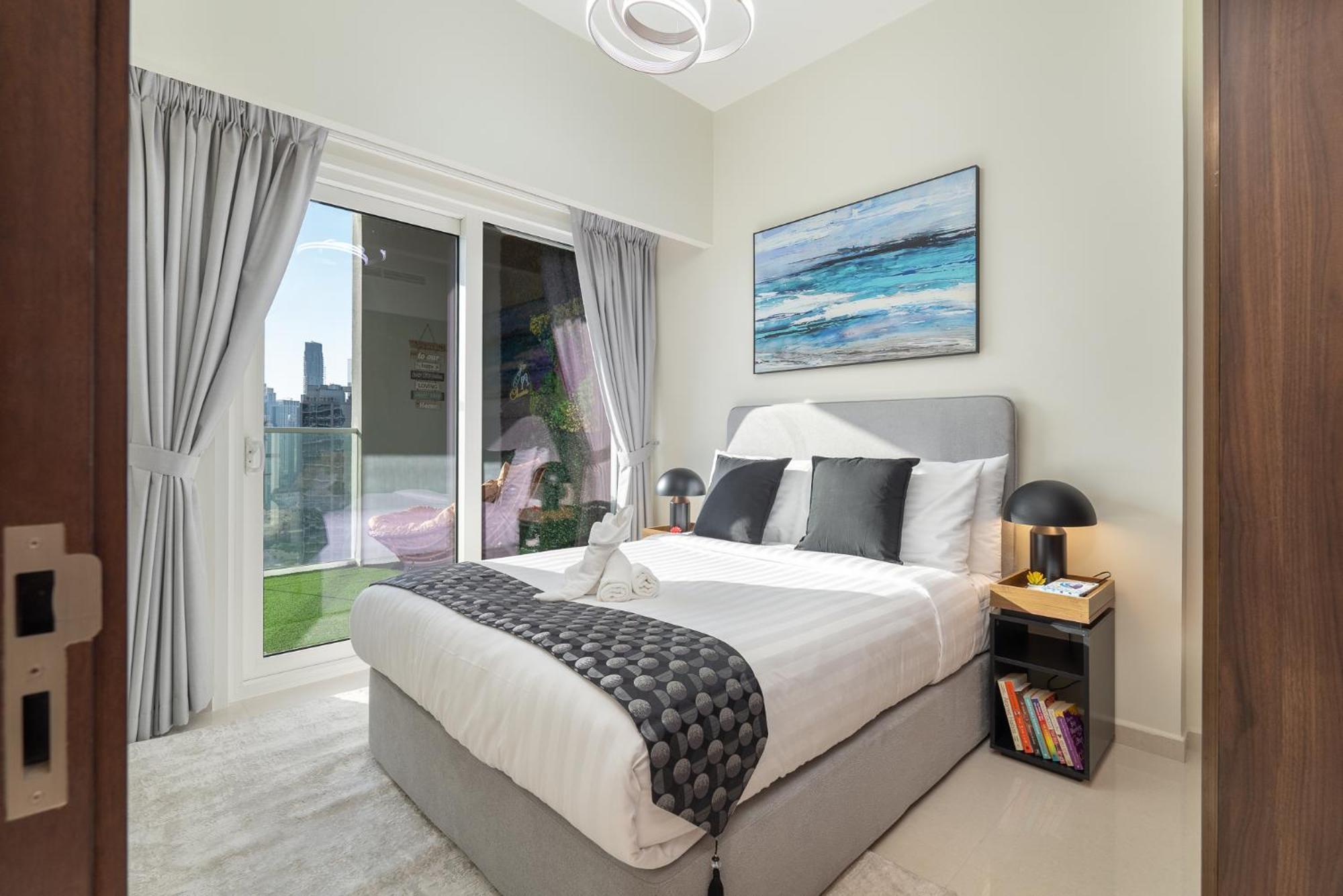 Stunning Burj View - Cozy 2br - 5 Min Mall Apartment
