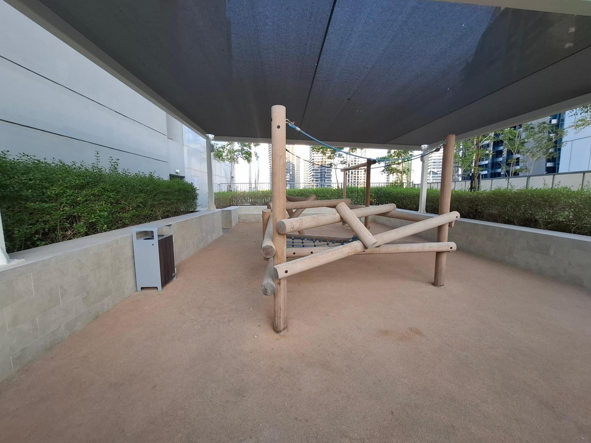 Stunning Burj View - Cozy 2br - 5 Min Mall Apartment
