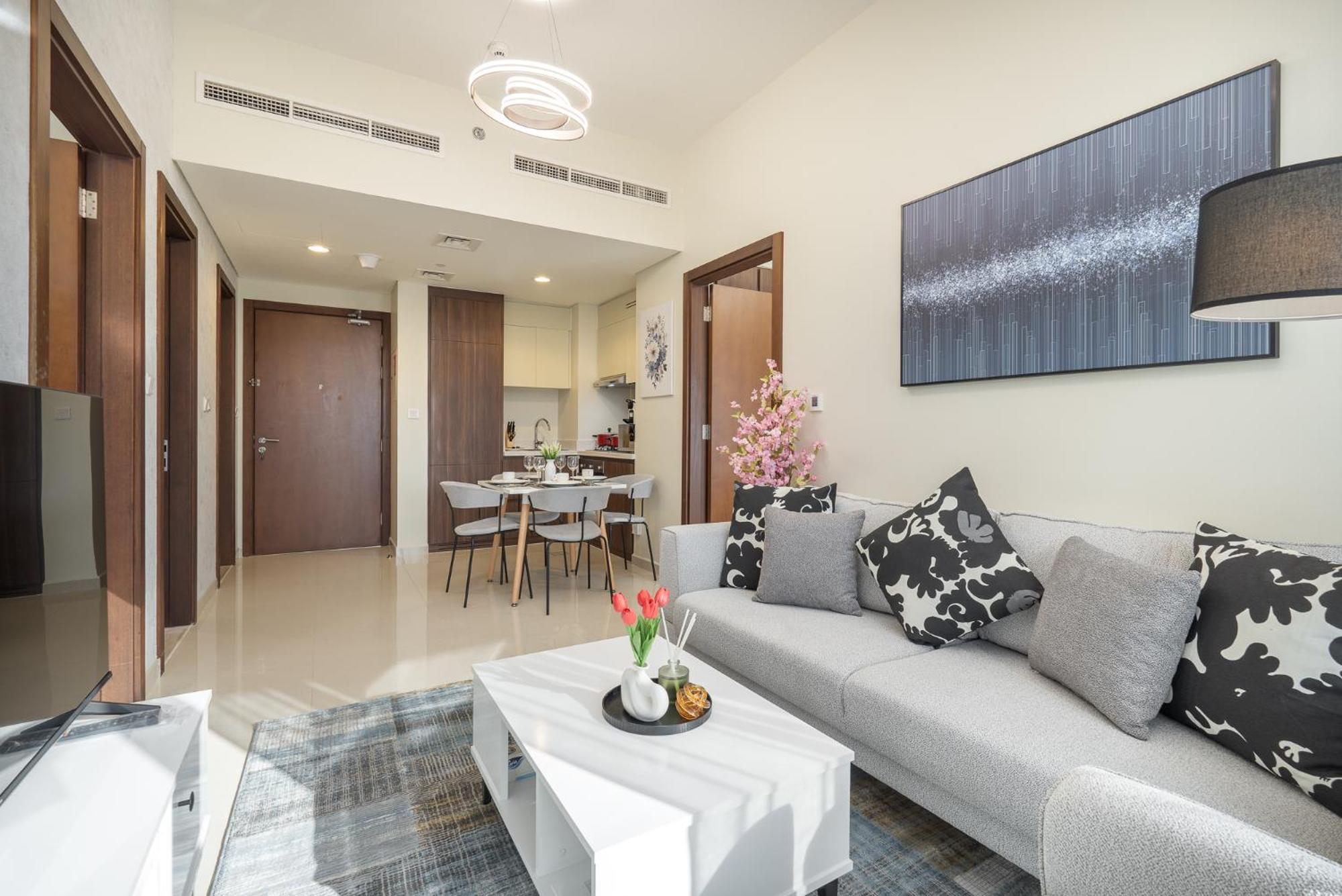 Apartment Stunning Burj View - Cozy 2br - 5 Min Mall