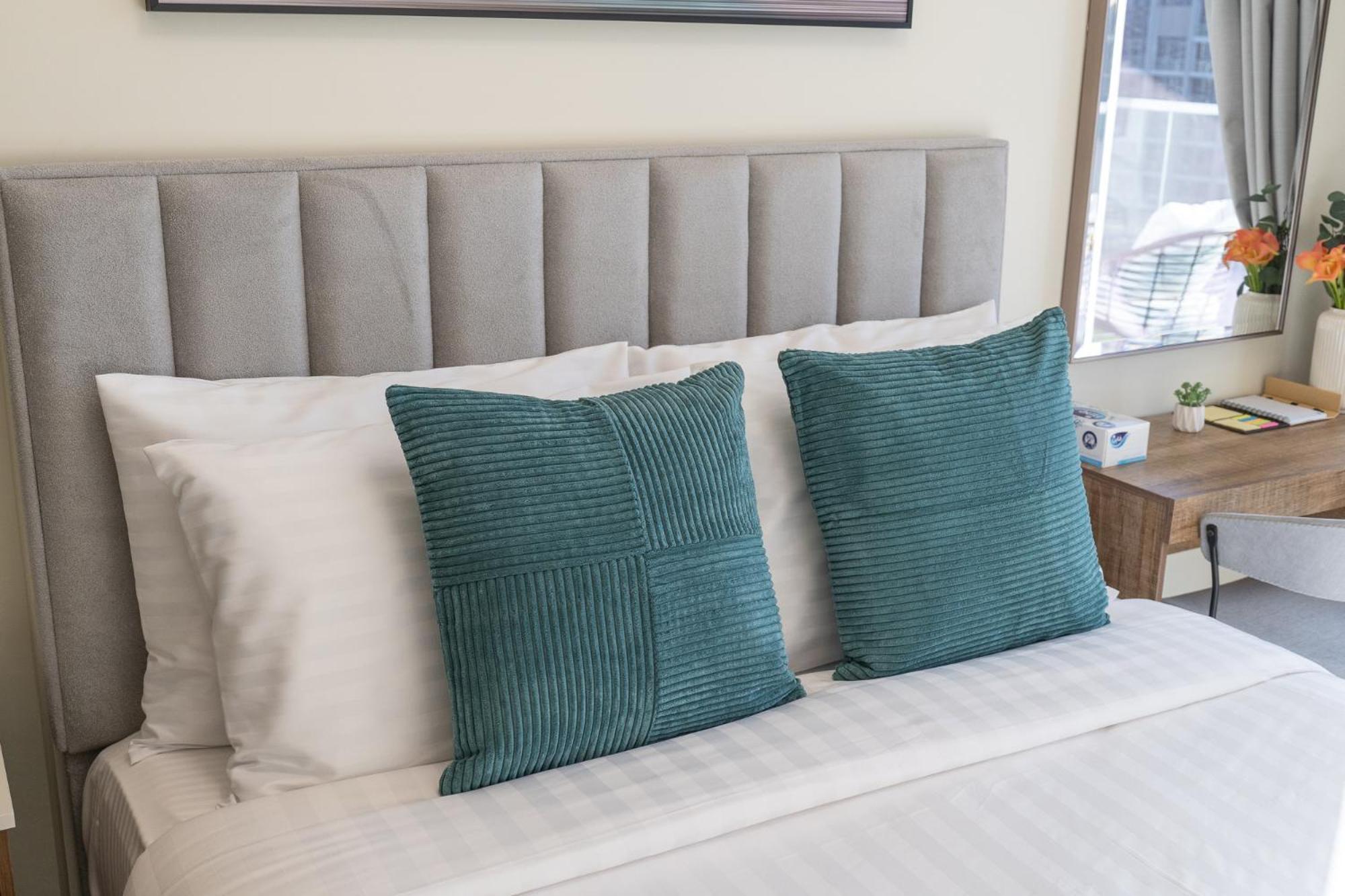 Stunning Burj View - Cozy 2br - 5 Min Mall *