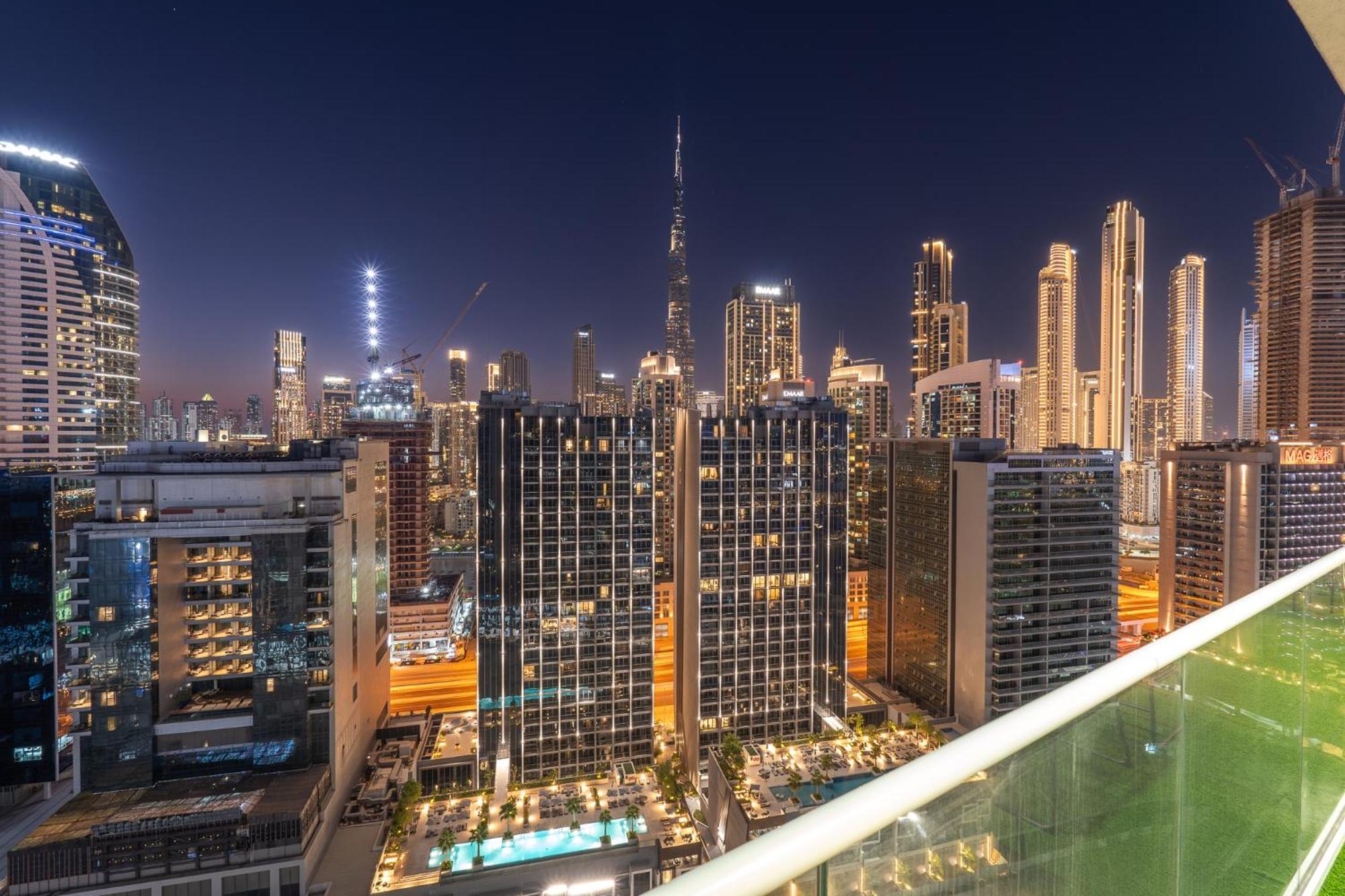 Apartment Stunning Burj View - Cozy 2br - 5 Min Mall